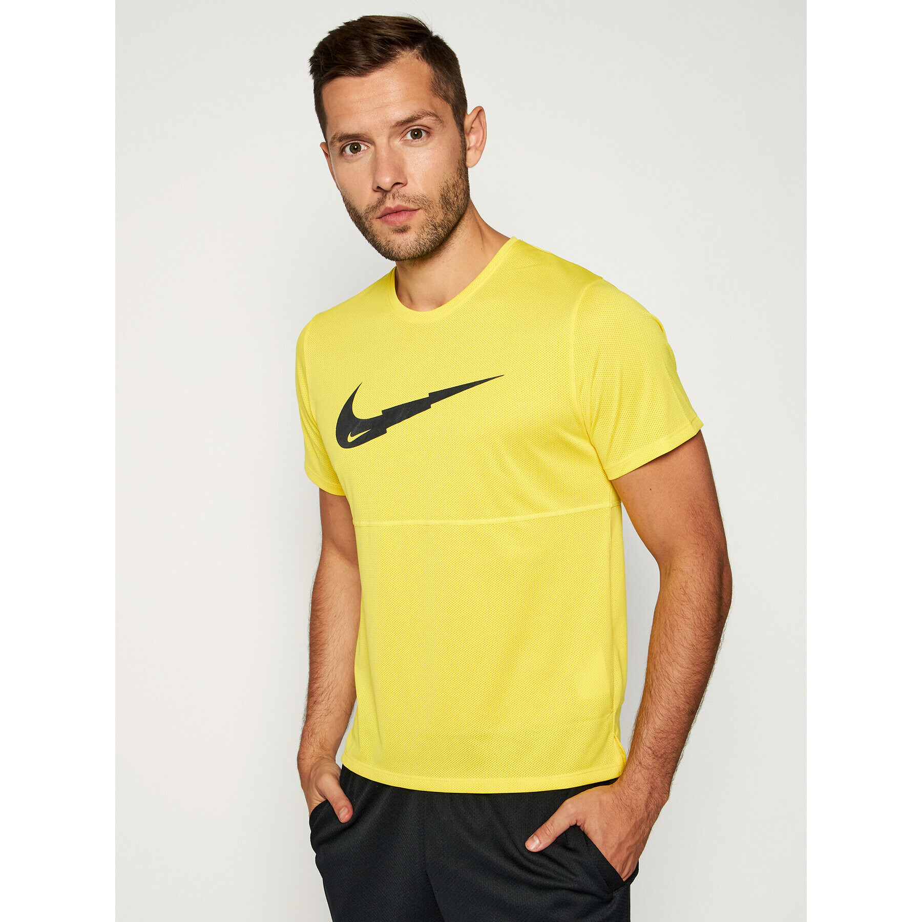 Nike Tricou tehnic Breathe Run CJ5386 Galben Standard Fit - Pled.ro