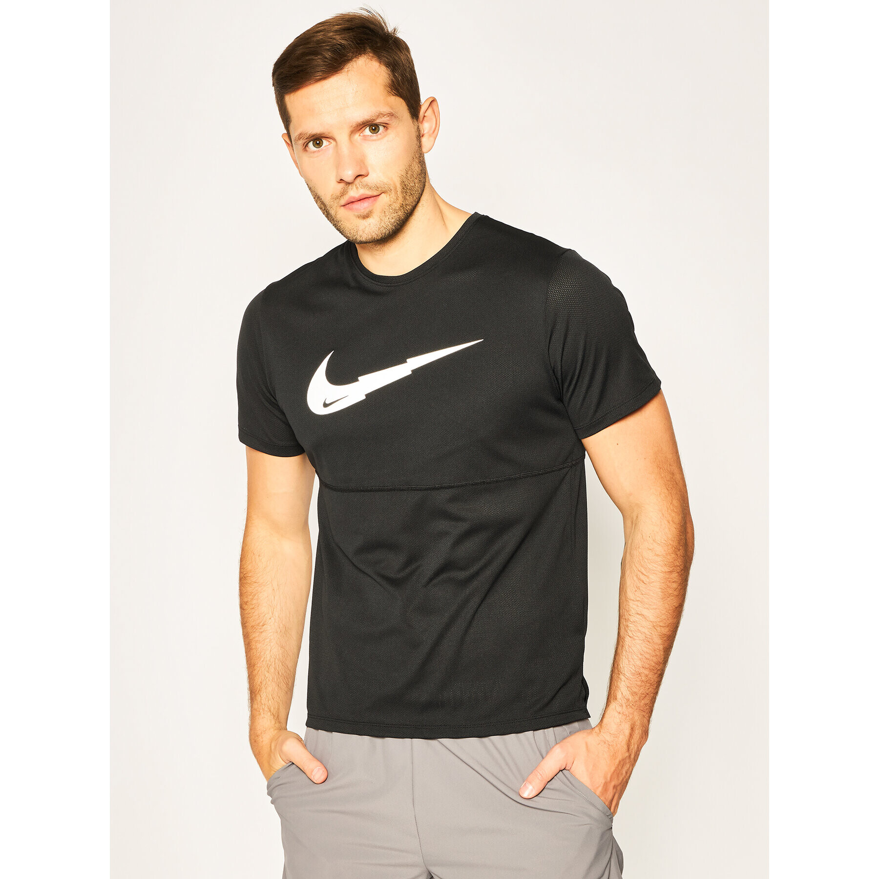 Nike Tricou tehnic Breathe Run Ss Wr Po Gx CJ5386 Negru Standard Fit - Pled.ro