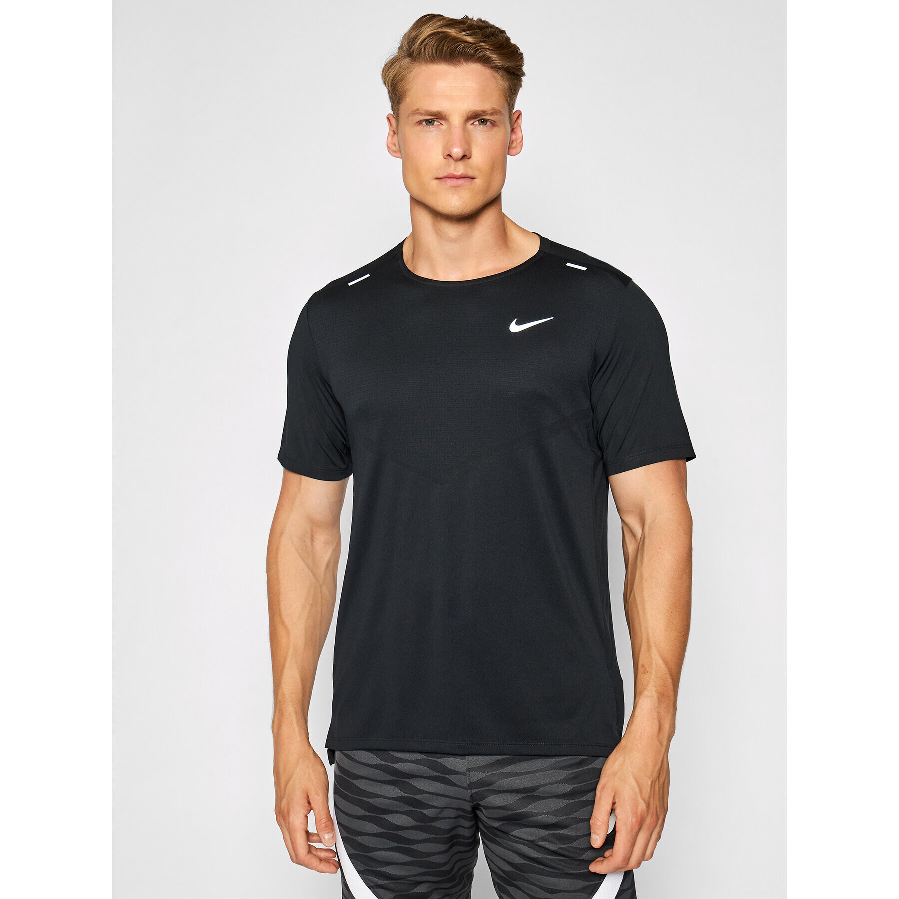 Nike Tricou tehnic Dri-Fit Rise CZ9184 Negru Standard Fit - Pled.ro