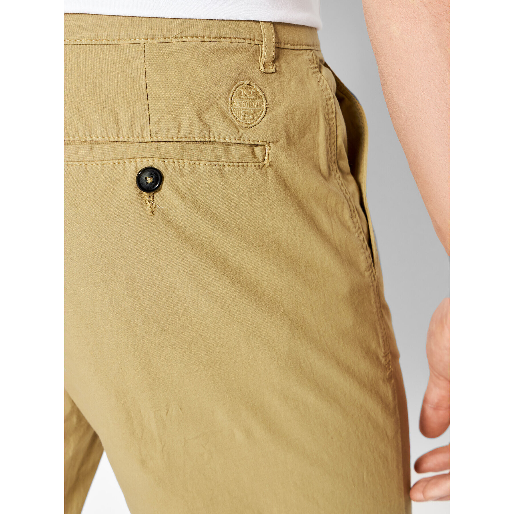 North Sails Pantaloni chino Defender 672943 Bej Slim Fit - Pled.ro