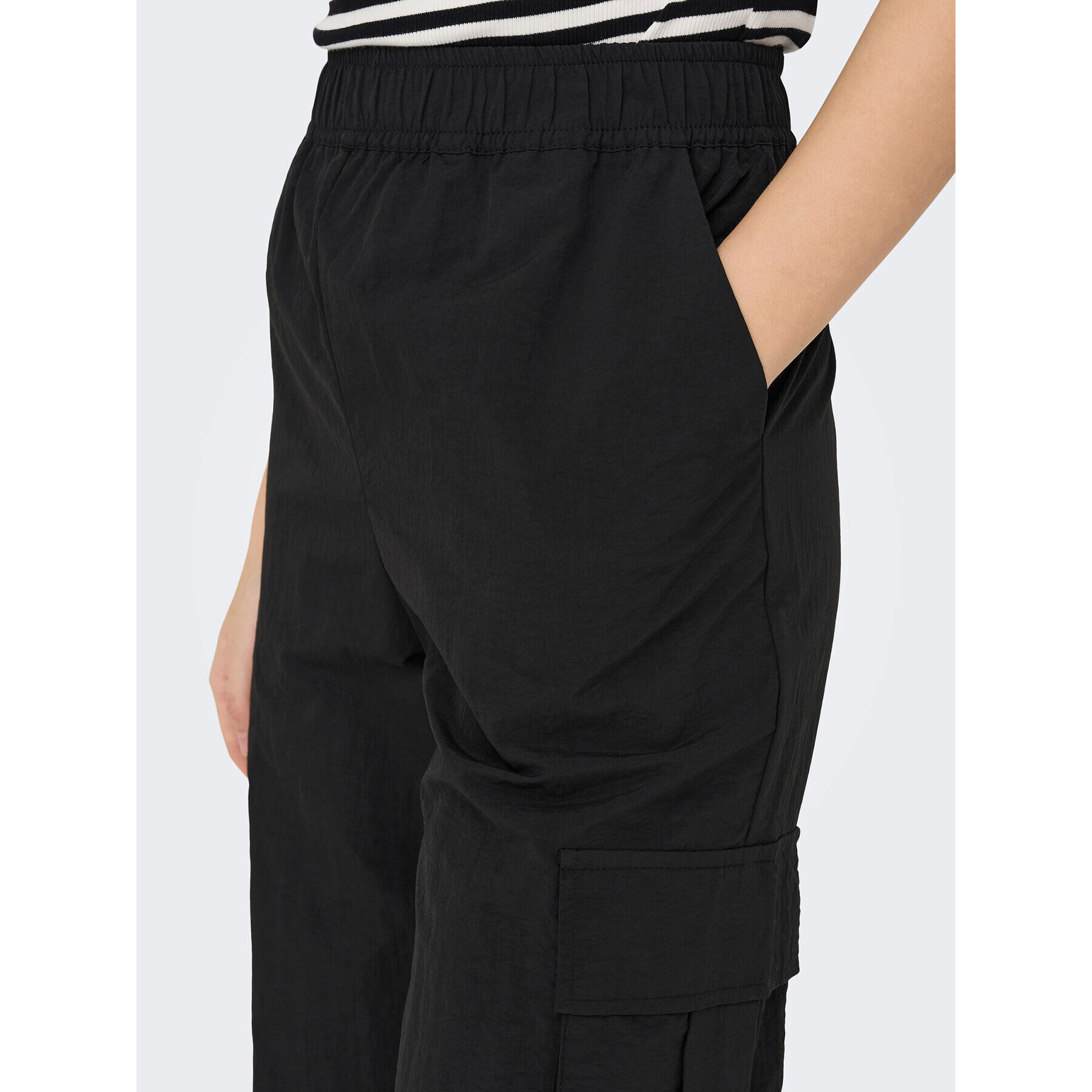 ONLY Pantaloni din material 15288248 Negru Cargo Fit - Pled.ro