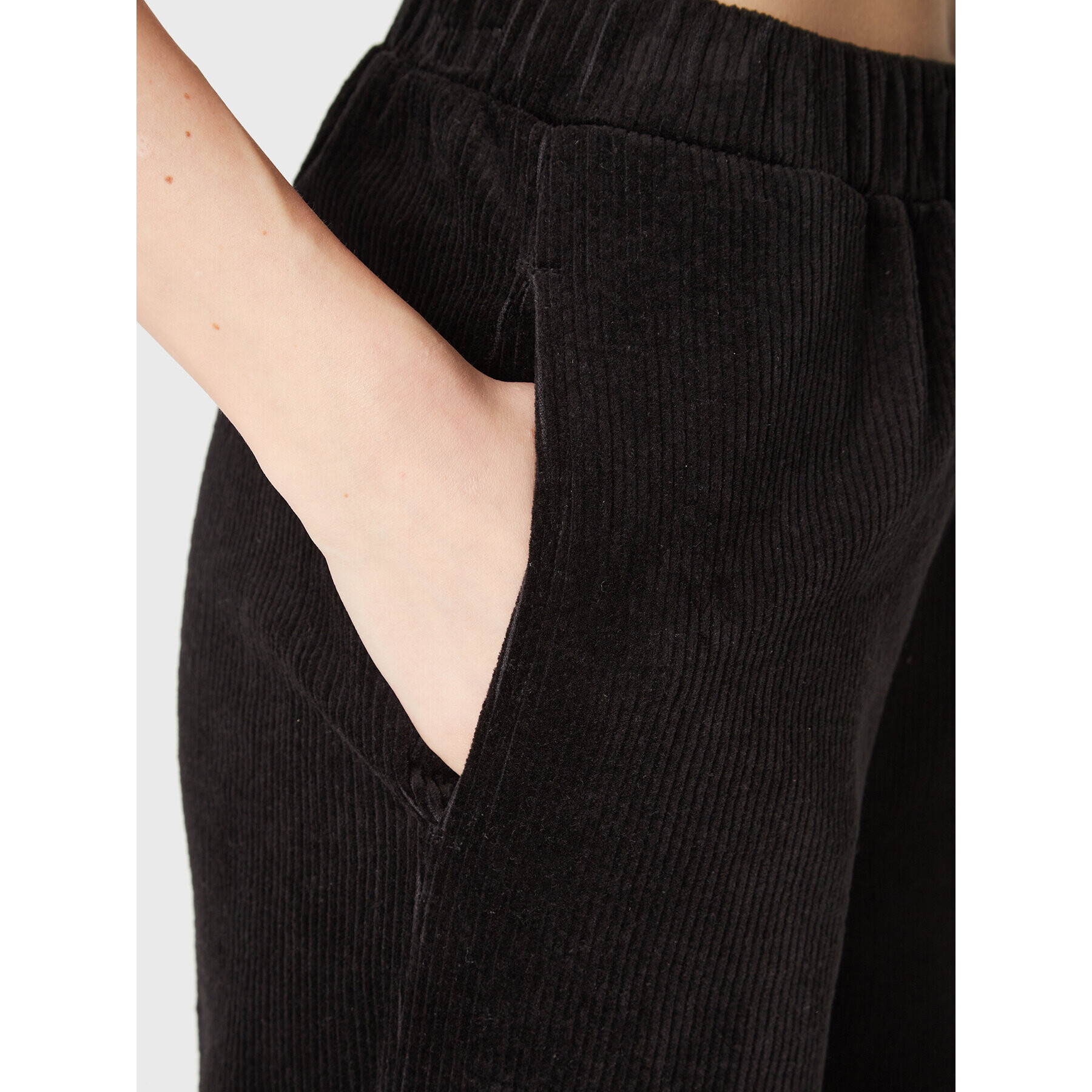 Outhorn Pantaloni din material TTROF051 Negru Relaxed Fit - Pled.ro