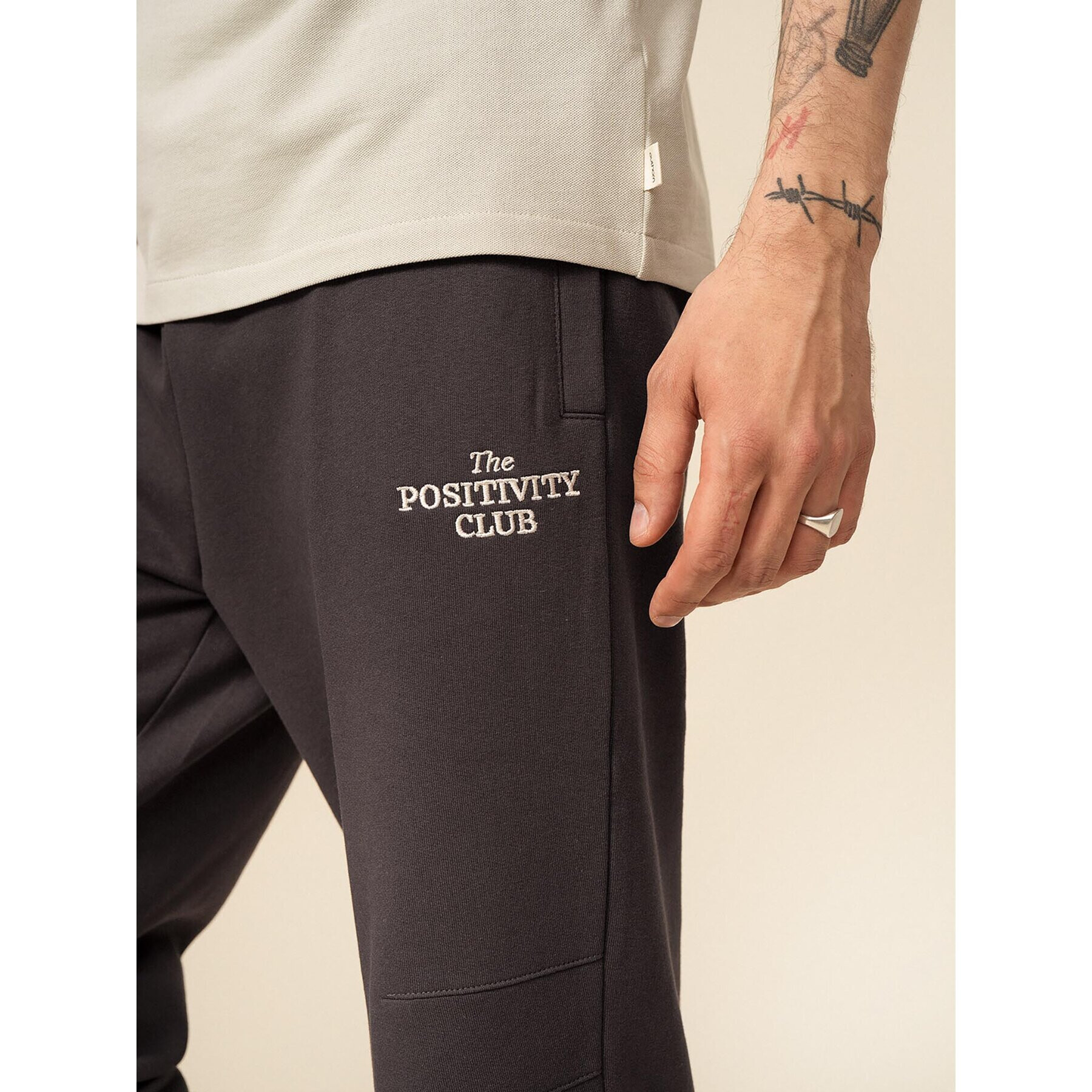 Outhorn Pantaloni trening OTHSS23TTROM189 Maro Regular Fit - Pled.ro