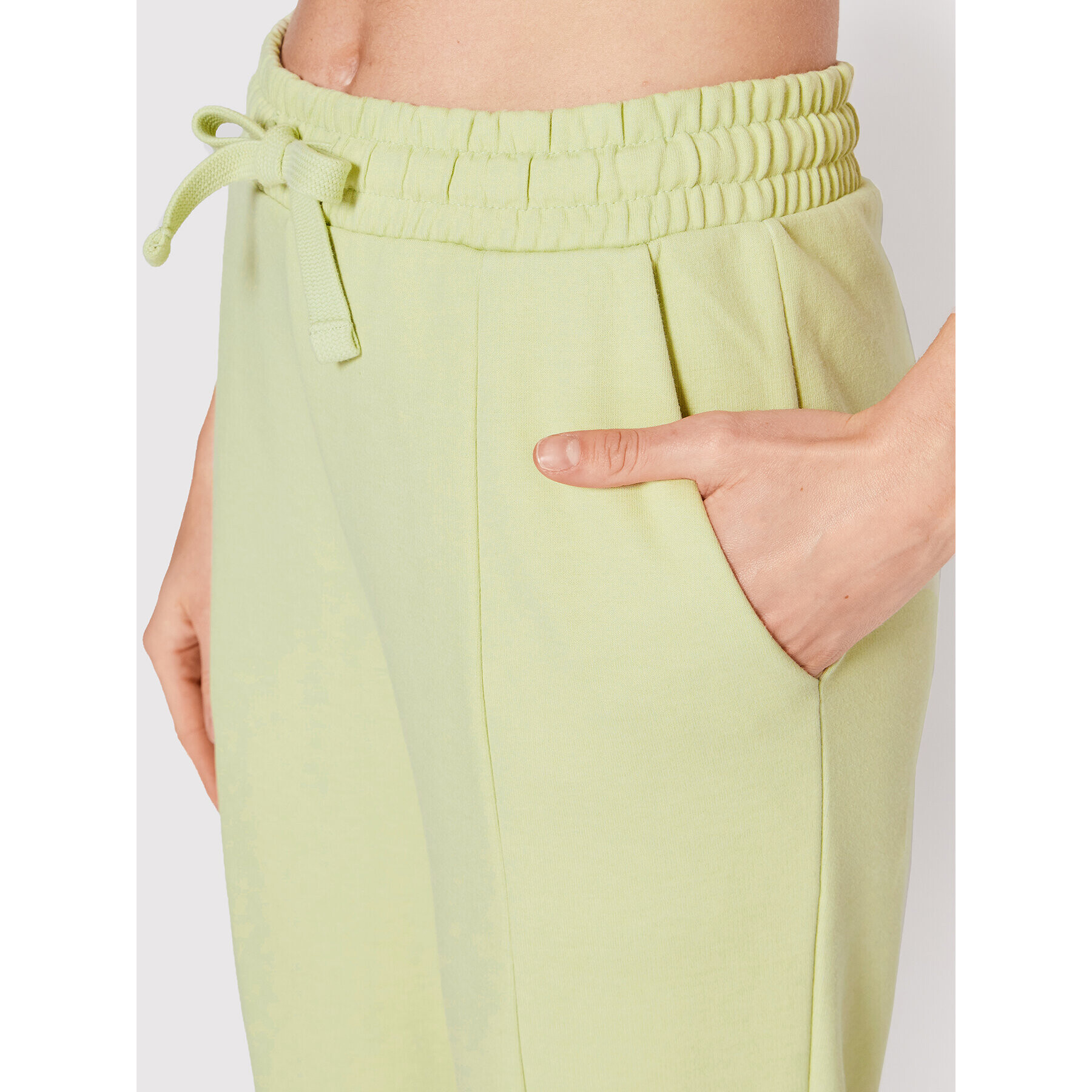 Outhorn Pantaloni trening SPDD603 Verde Relaxed Fit - Pled.ro