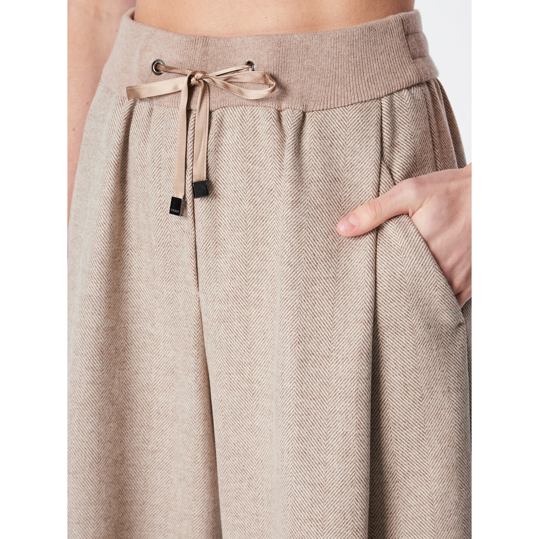 Peserico Pantaloni din material E04905 Bej Relaxed Fit - Pled.ro