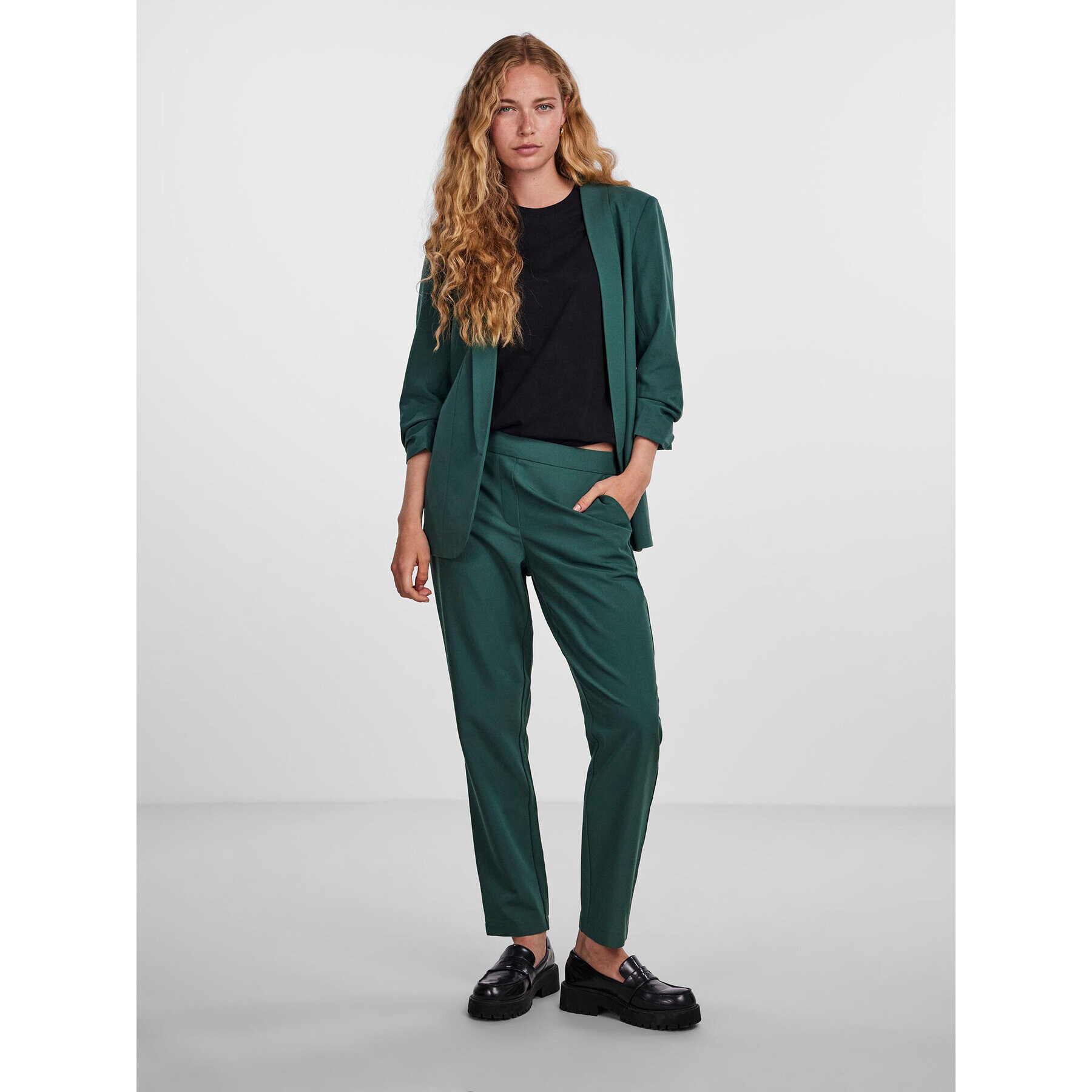 Pieces Pantaloni chino 17138427 Verde Regular Fit - Pled.ro