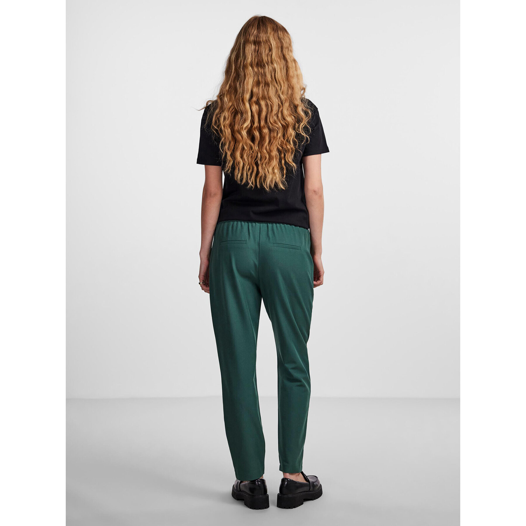 Pieces Pantaloni chino 17138427 Verde Regular Fit - Pled.ro