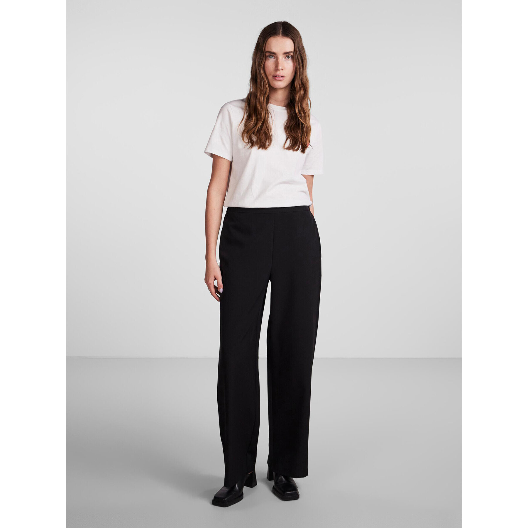 Pieces Pantaloni din material Bossy 17140744 Negru Loose Fit - Pled.ro