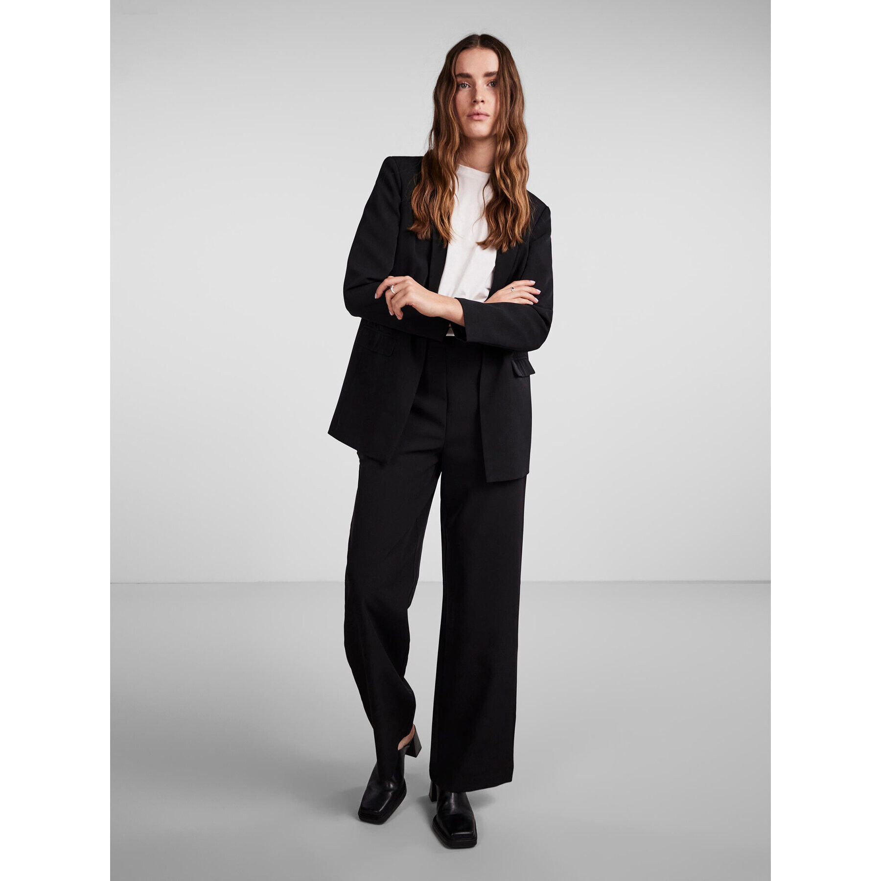 Pieces Pantaloni din material Bossy 17140744 Negru Loose Fit - Pled.ro