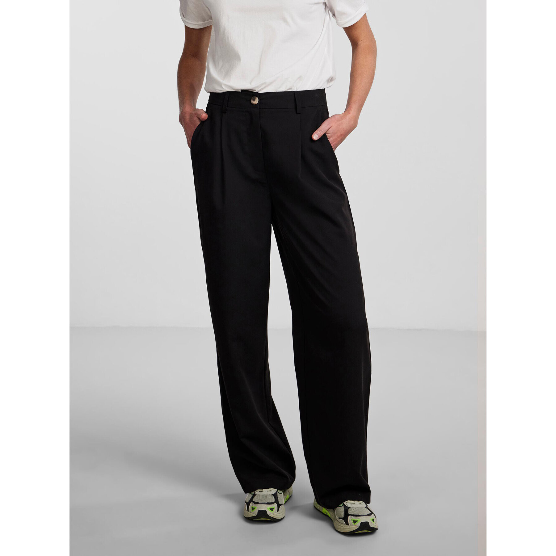 Pieces Pantaloni din material Thelma 17137934 Negru Relaxed Fit - Pled.ro