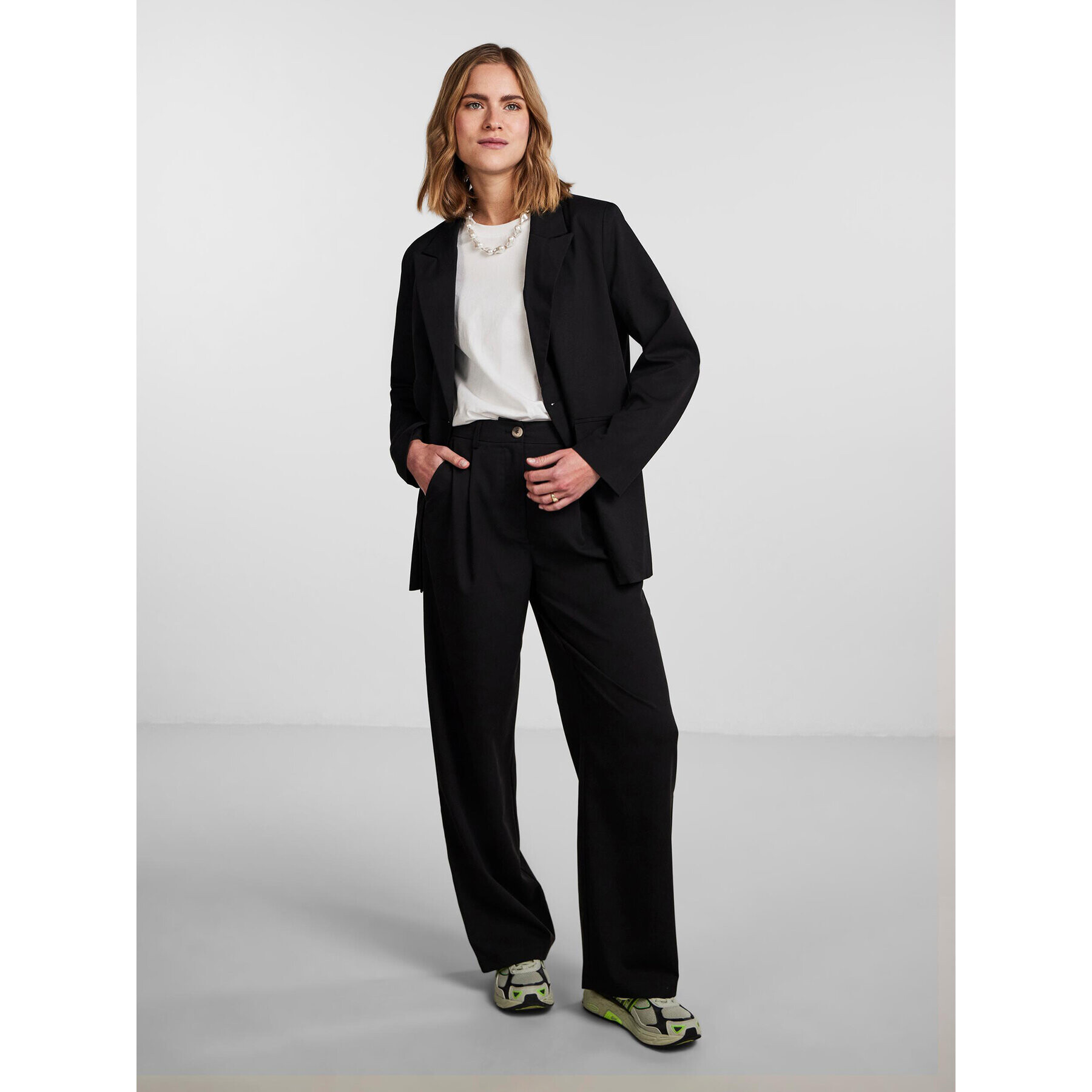 Pieces Pantaloni din material Thelma 17137934 Negru Relaxed Fit - Pled.ro