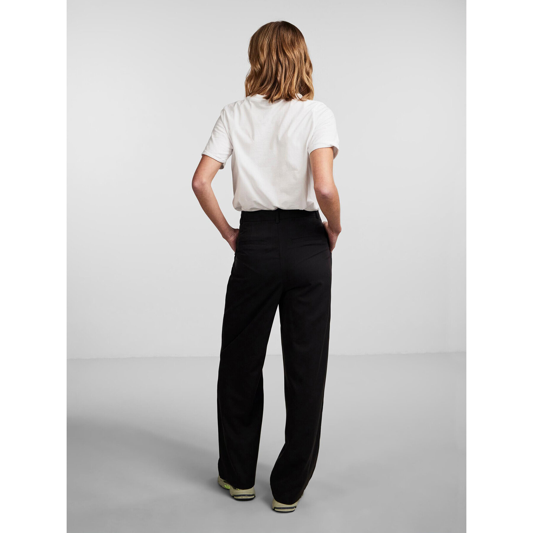 Pieces Pantaloni din material Thelma 17137934 Negru Relaxed Fit - Pled.ro