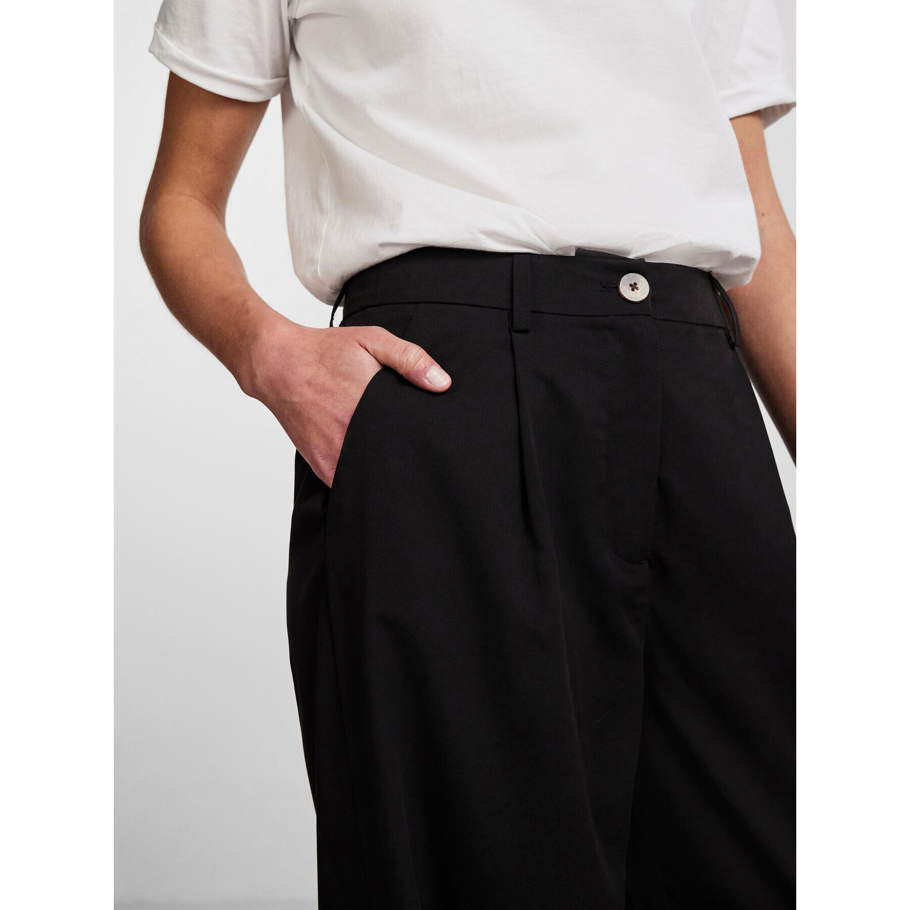 Pieces Pantaloni din material Thelma 17137934 Negru Relaxed Fit - Pled.ro