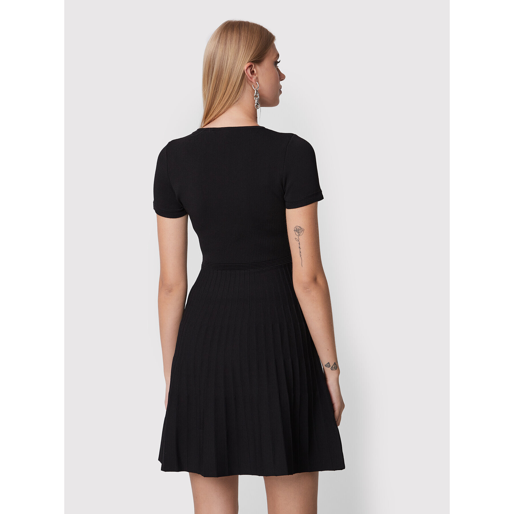 Pinko Rochie tricotată Tonica 1G17VG ZQ62 Negru Regular Fit - Pled.ro