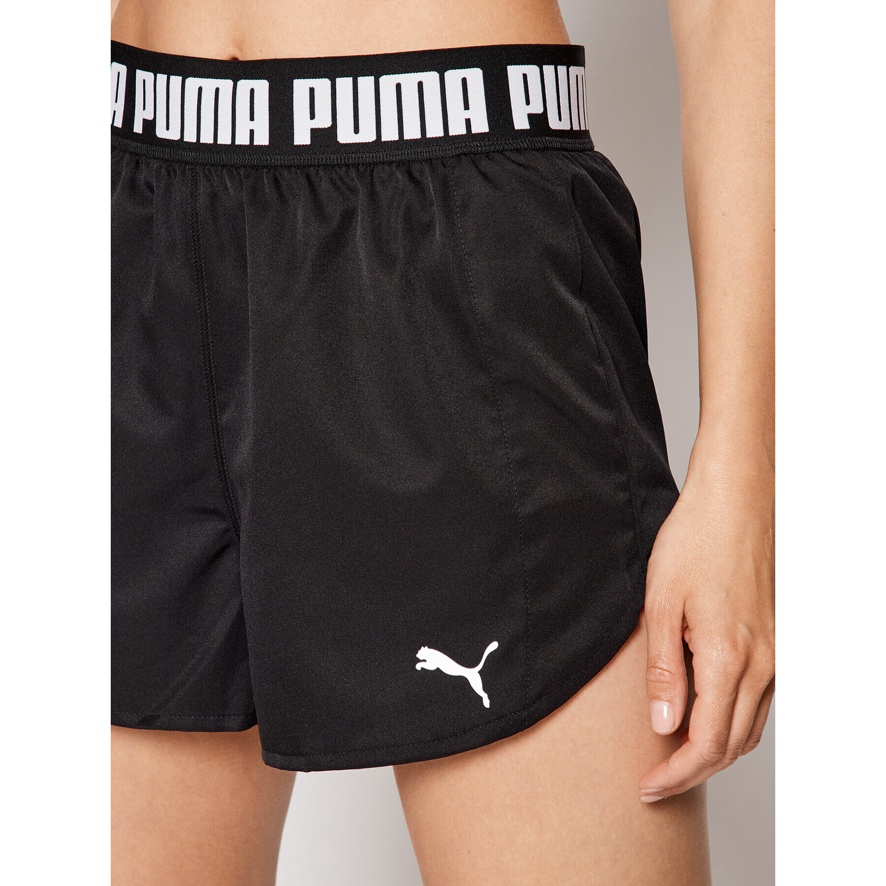 Puma Pantaloni scurți sport Strong 3 521806 Negru Regular Fit - Pled.ro