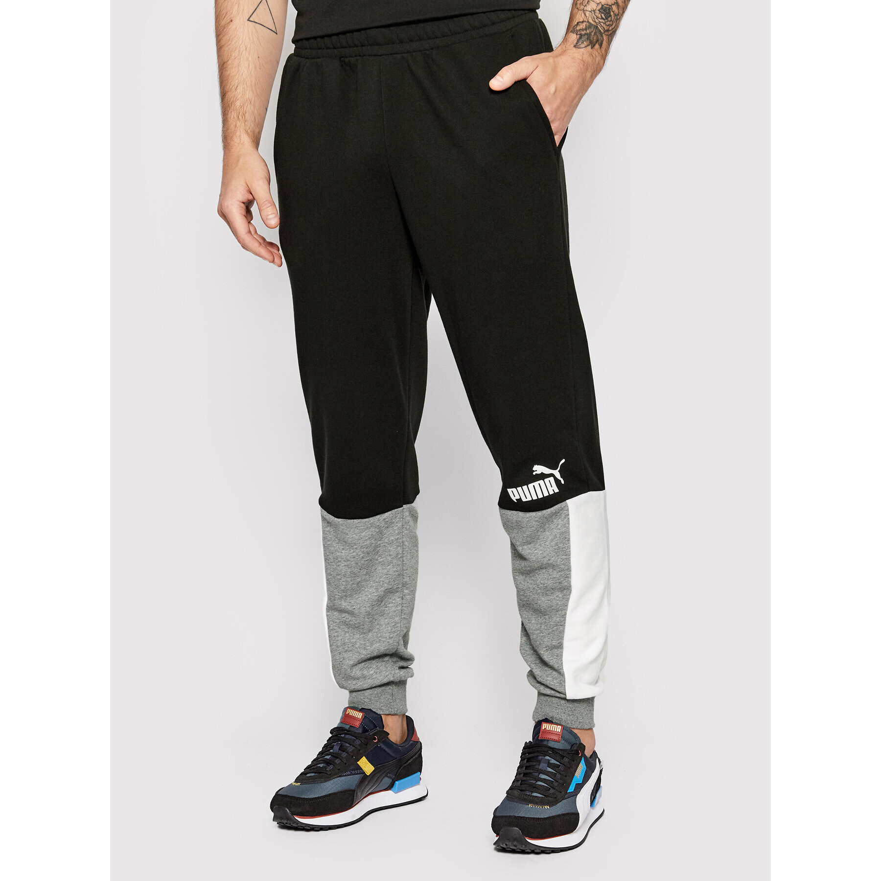 Puma Pantaloni trening Ess + Block 848007 Negru Regular Fit - Pled.ro