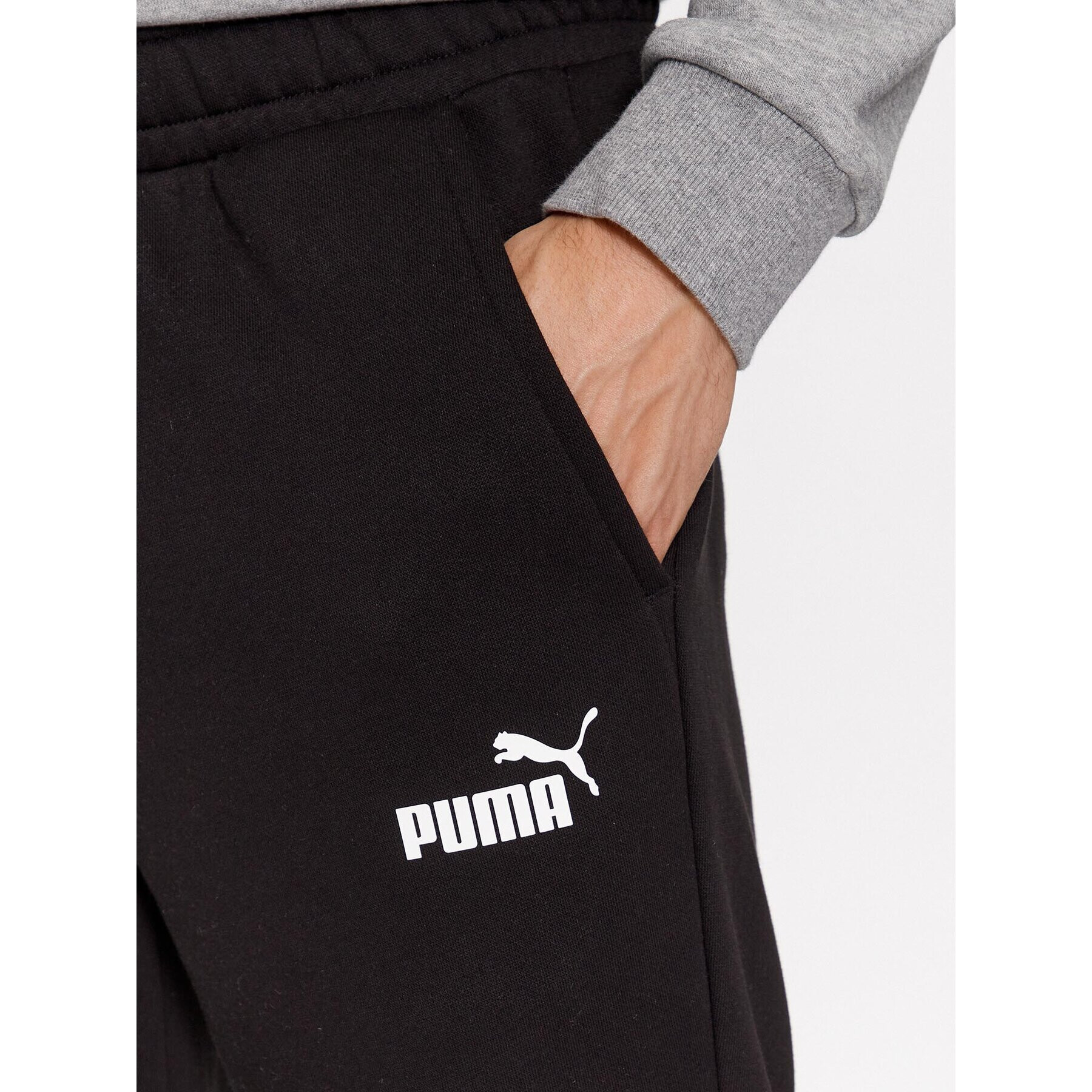 Puma Pantaloni trening Ess Logo 586714 Negru Regular Fit - Pled.ro