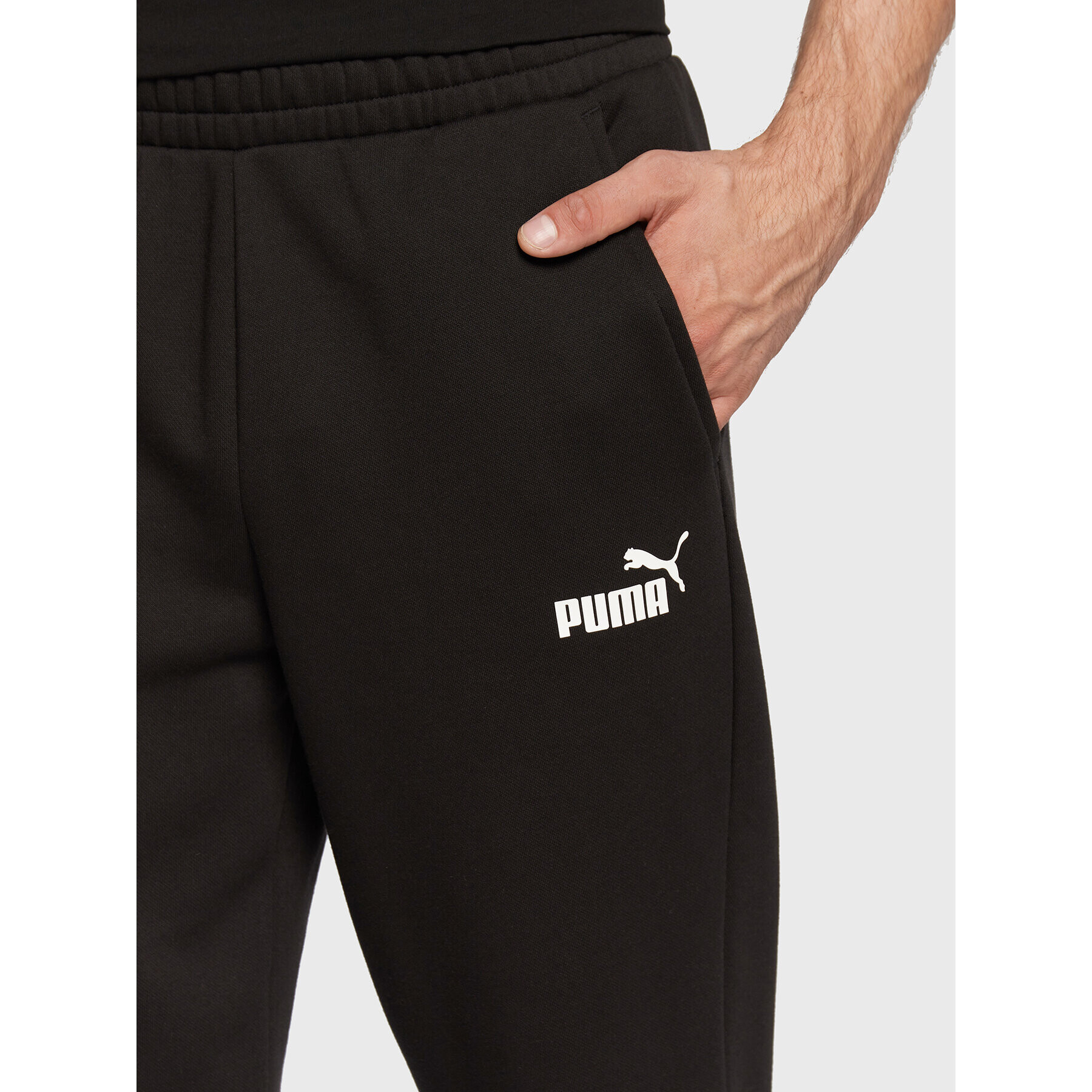 Puma Pantaloni trening Essentials Logo 586718 Negru Regular Fit - Pled.ro