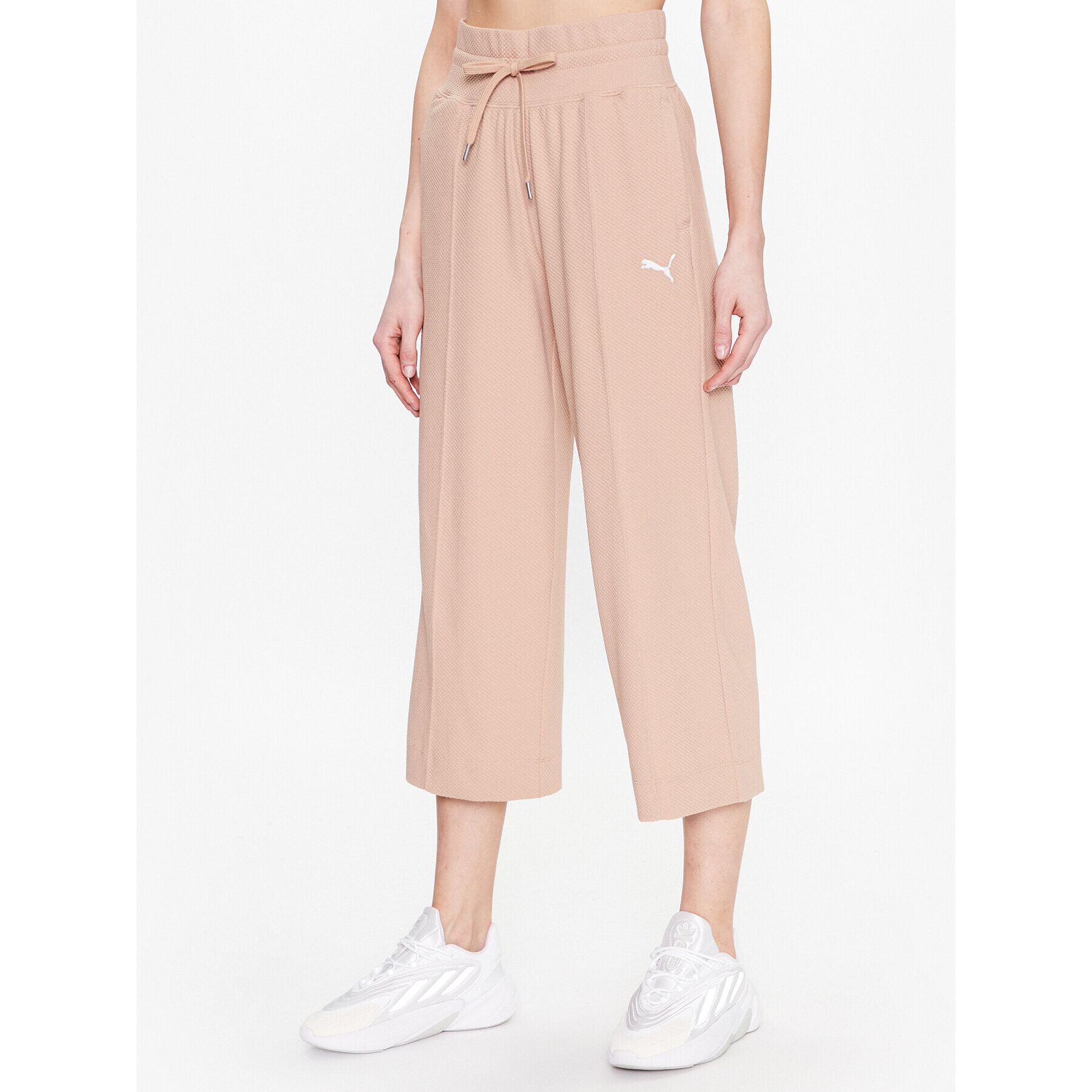 Puma Pantaloni trening Her 673113 Bej Relaxed Fit - Pled.ro