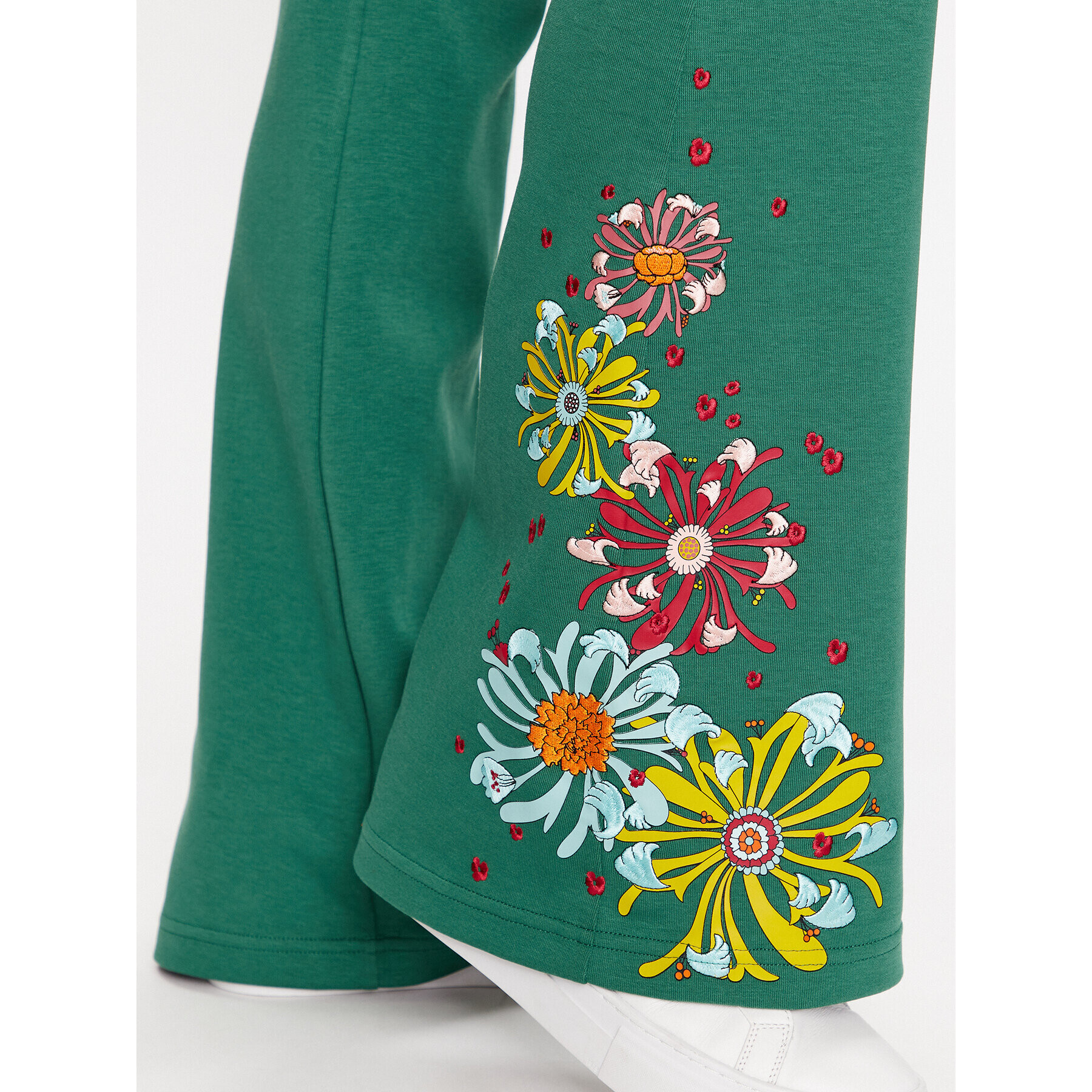 Puma Pantaloni trening LIBERTY 539832 Verde Relaxed Fit - Pled.ro