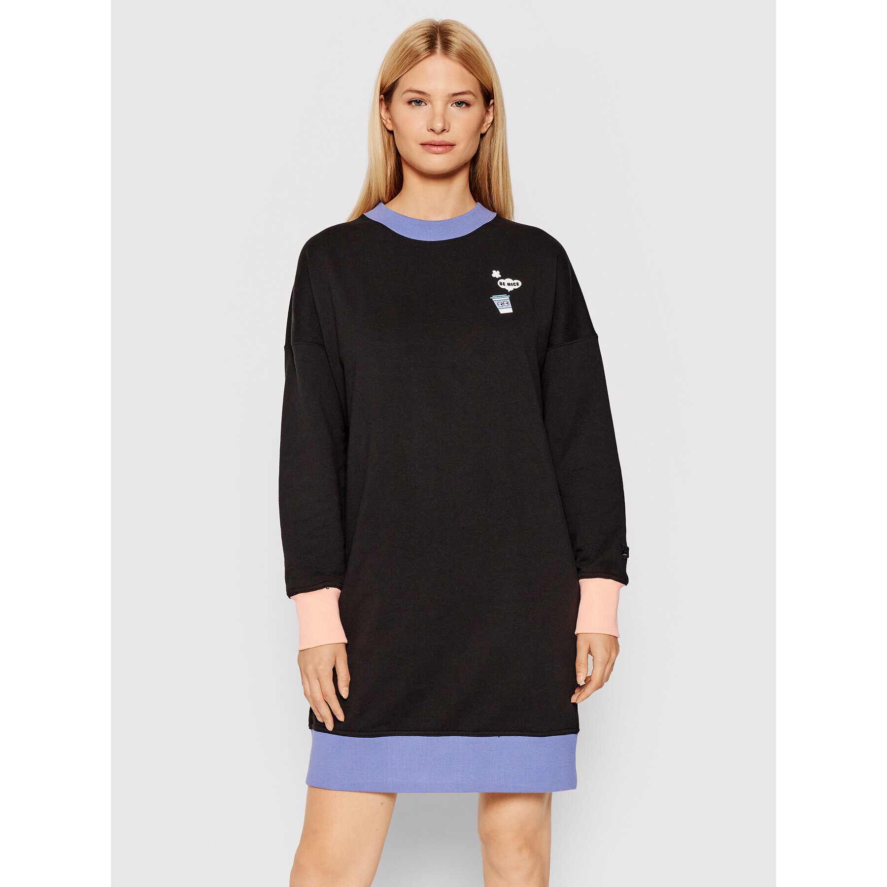 Puma Rochie tricotată Downtown Graphic 530845 Negru Relaxed Fit - Pled.ro