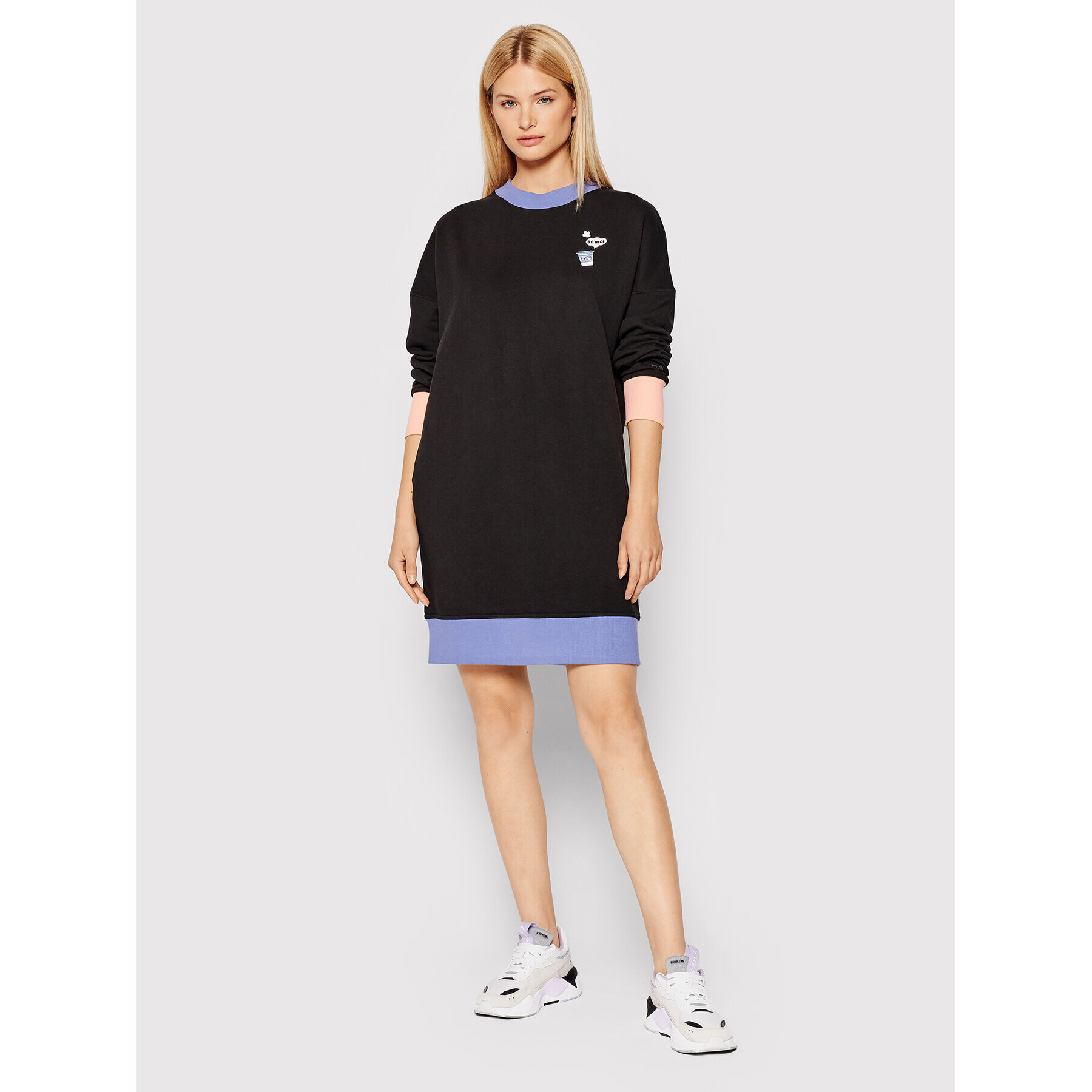 Puma Rochie tricotată Downtown Graphic 530845 Negru Relaxed Fit - Pled.ro