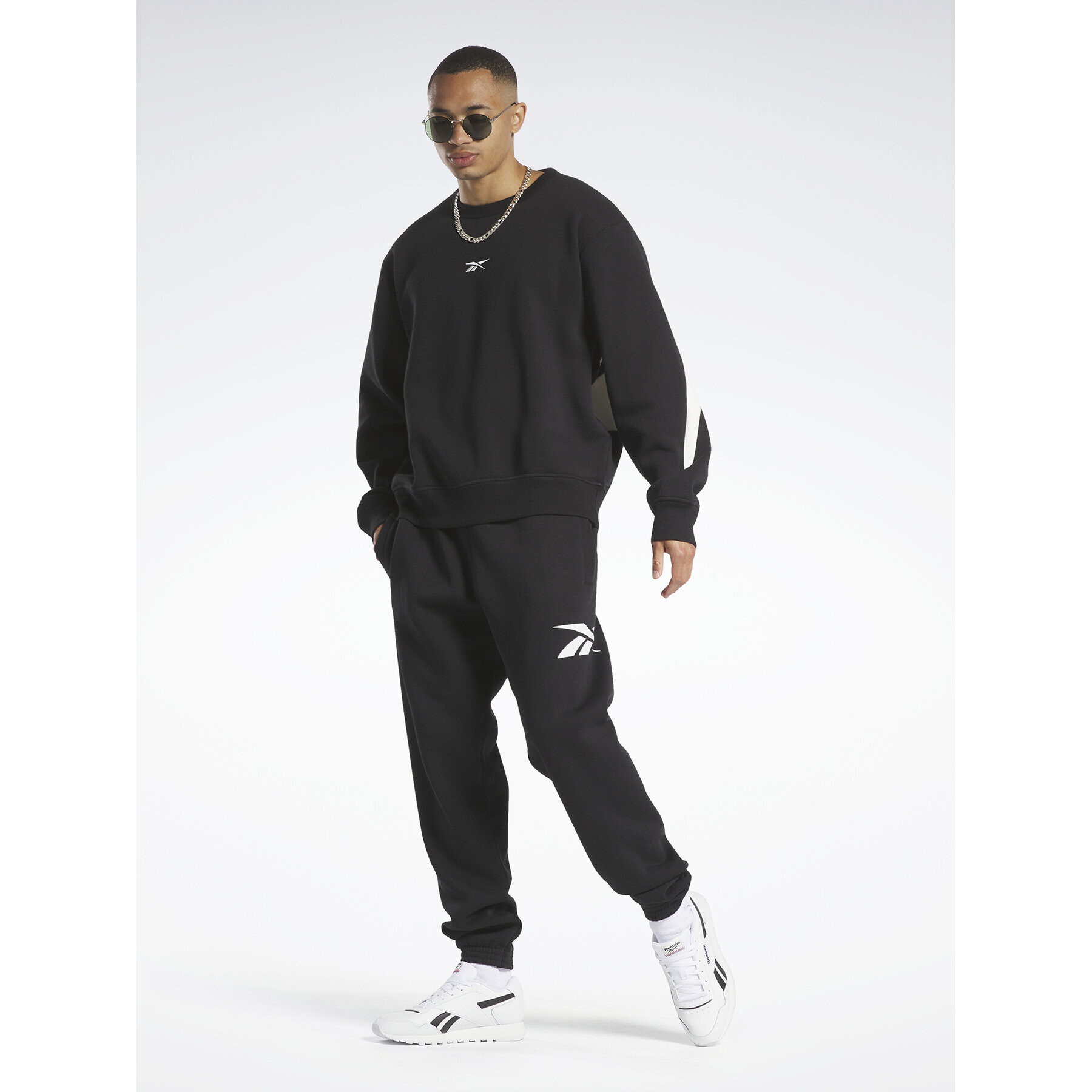 Reebok Bluză Classics Brand Proud HY7103 Negru Oversize - Pled.ro