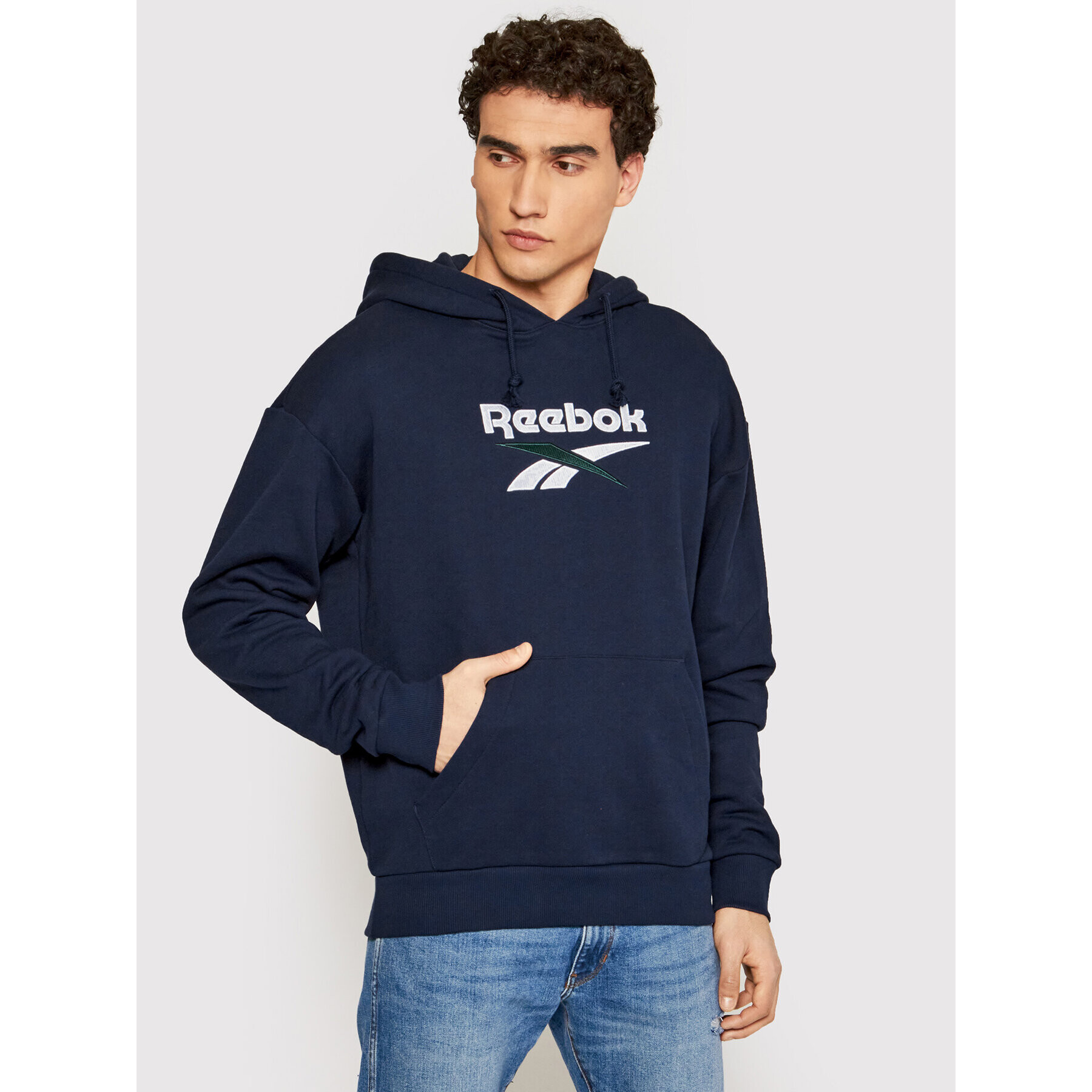 Reebok Bluză Classics Foundation Vector GU3878 Bleumarin Regular Fit - Pled.ro