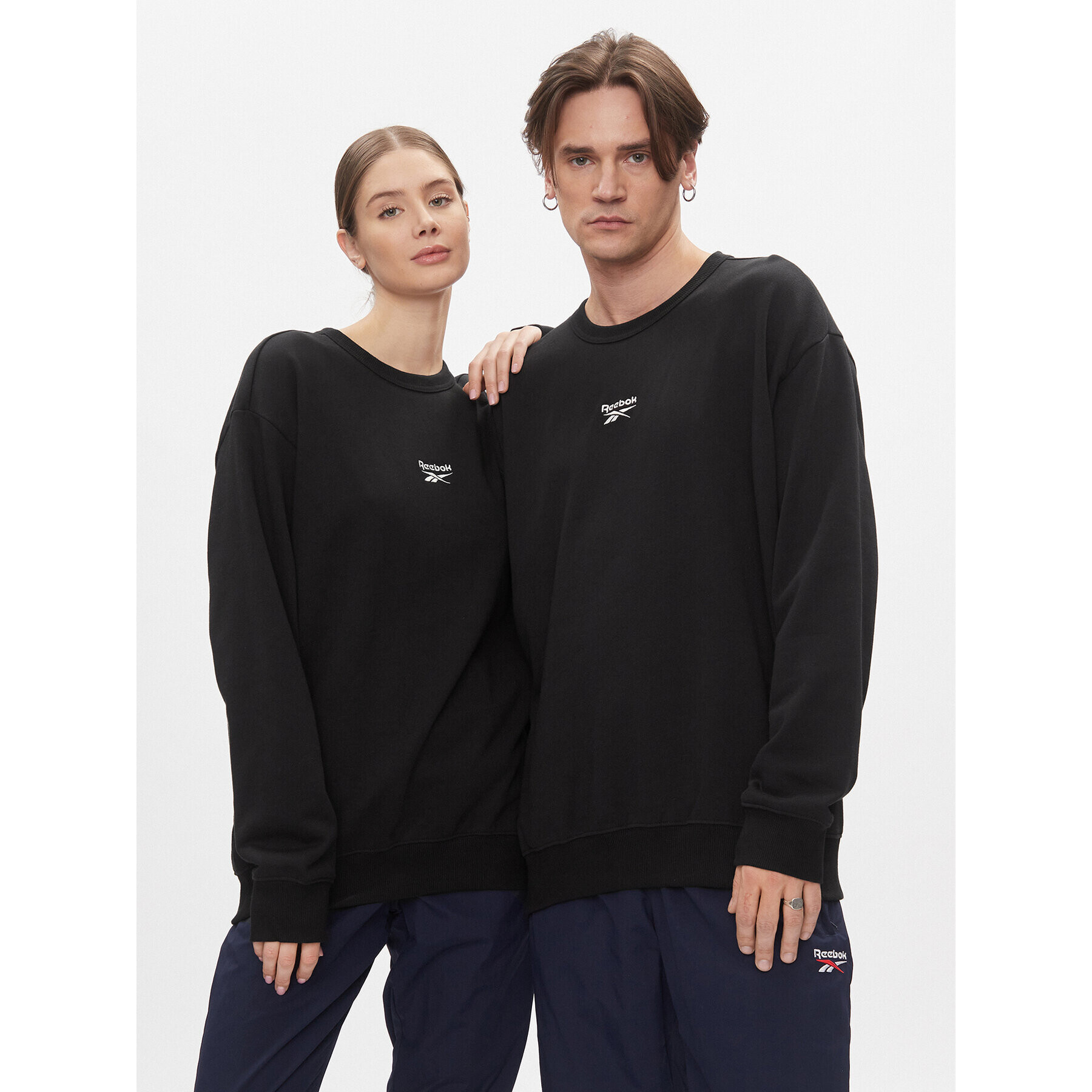 Reebok Bluză Classics Small Vector Crew Sweatshirt HS7145 Negru Regular Fit - Pled.ro