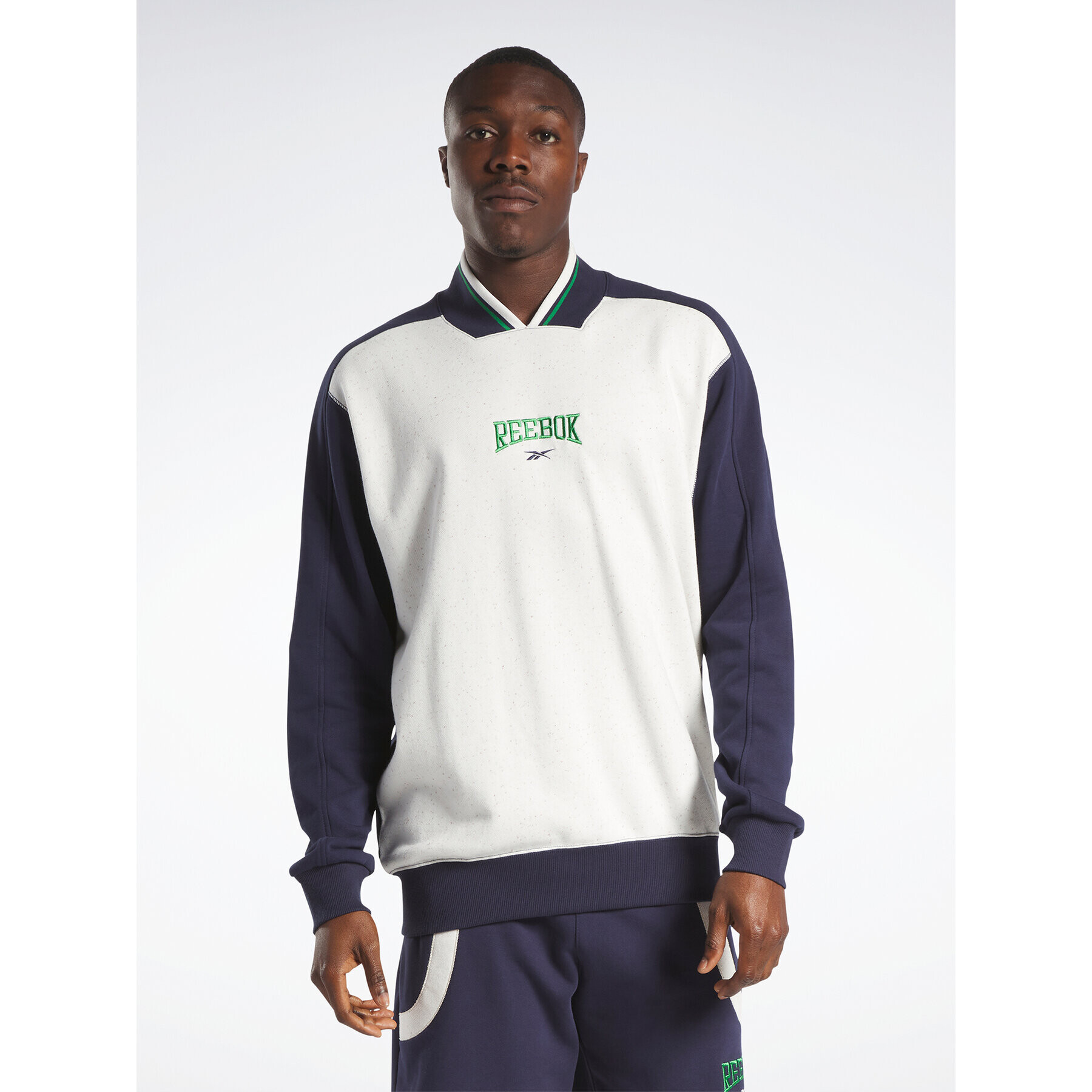 Reebok Bluză Classics Varsity Crew Sweatshirt HZ9805 Écru - Pled.ro