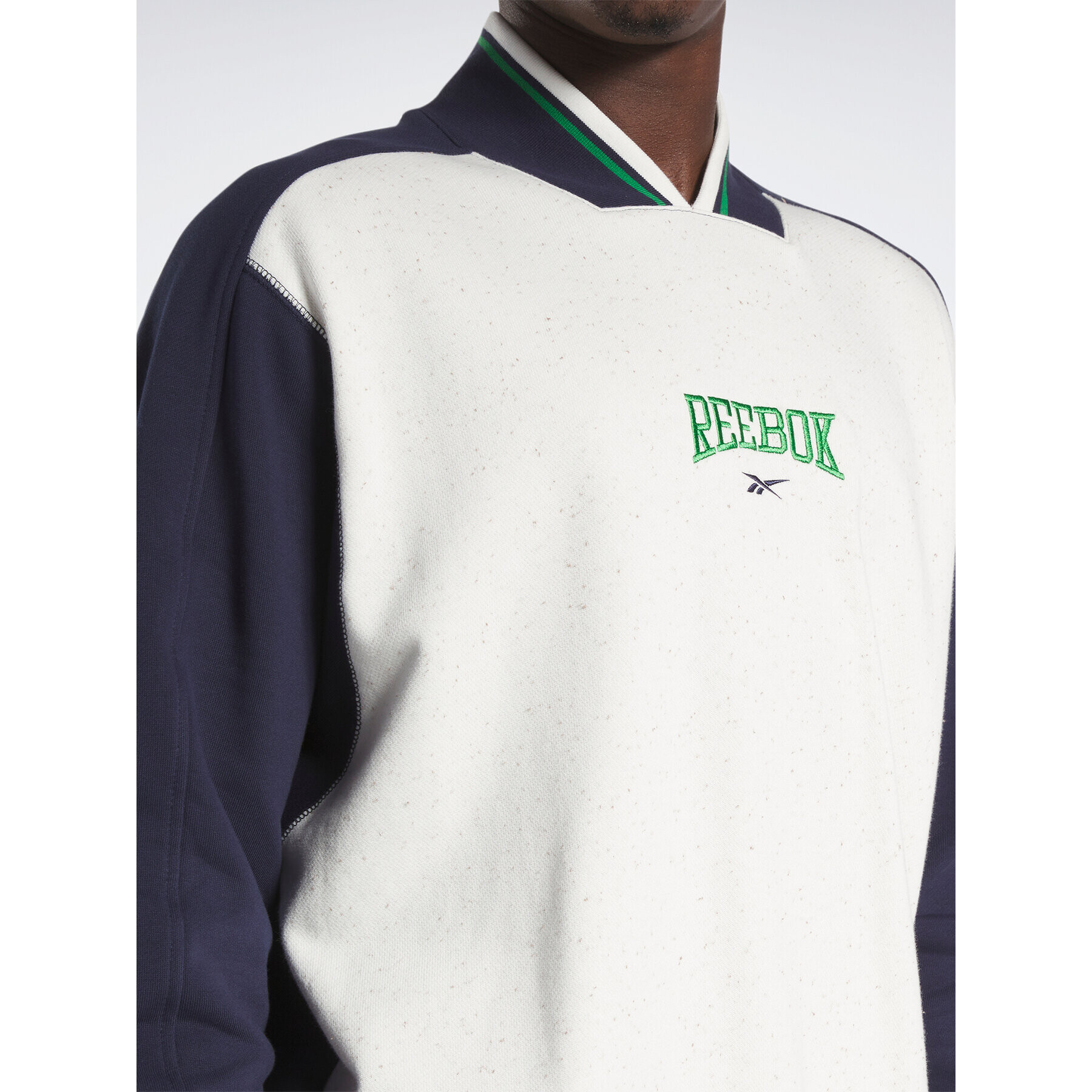 Reebok Bluză Classics Varsity Crew Sweatshirt HZ9805 Écru - Pled.ro