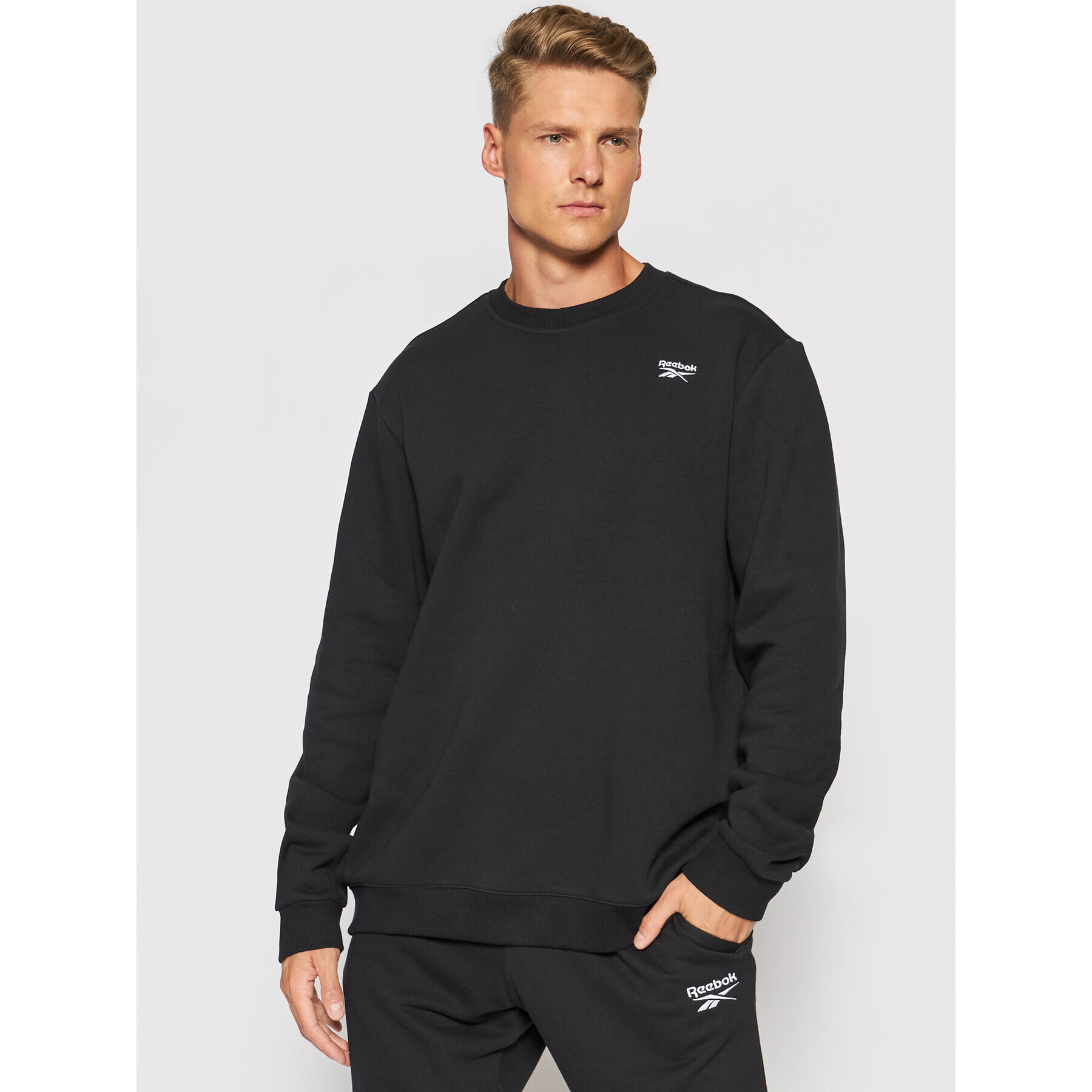 Reebok Bluză Identity Fleece Crew GR9199 Negru Regular Fit - Pled.ro