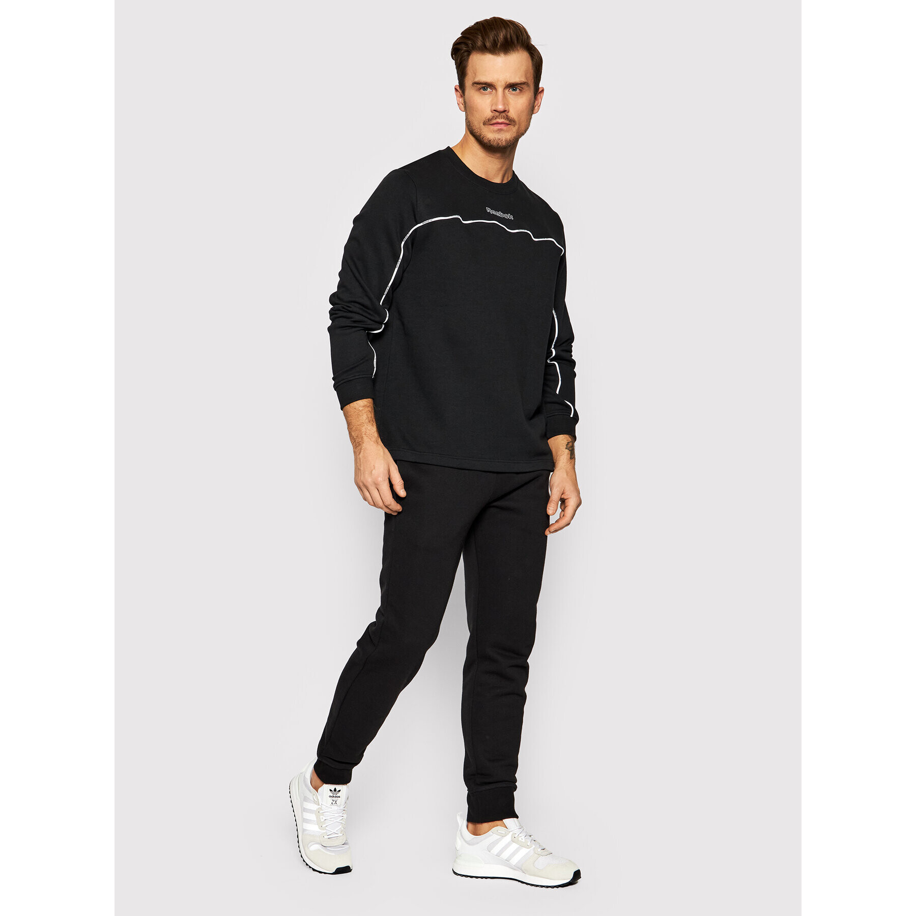 Reebok Bluză Training Essentials GS9320 Negru Regular Fit - Pled.ro