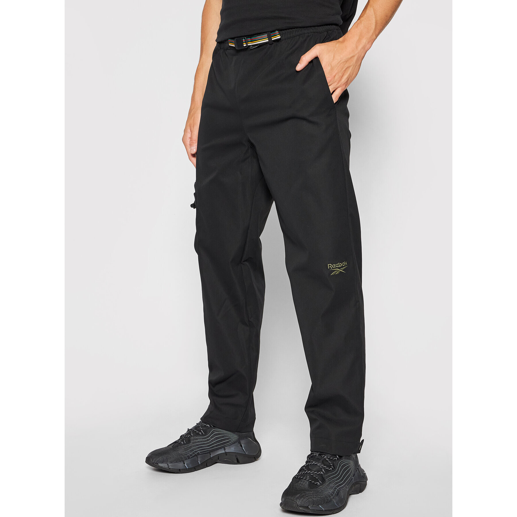 Reebok Pantaloni din material Classics Camping GS4190 Negru Regular Fit - Pled.ro