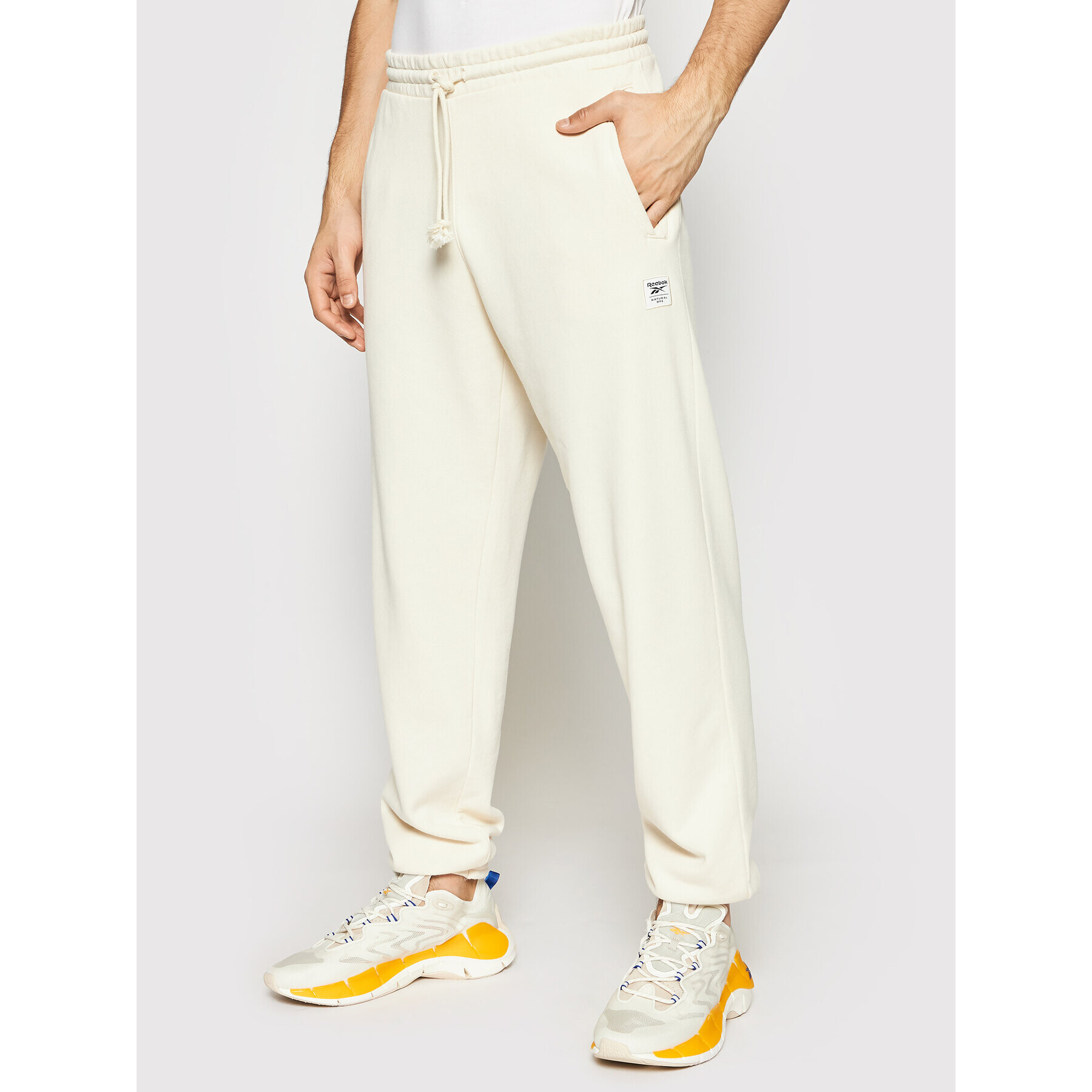 Reebok Pantaloni trening Cl Nd GS9157 Bej Regular Fit - Pled.ro