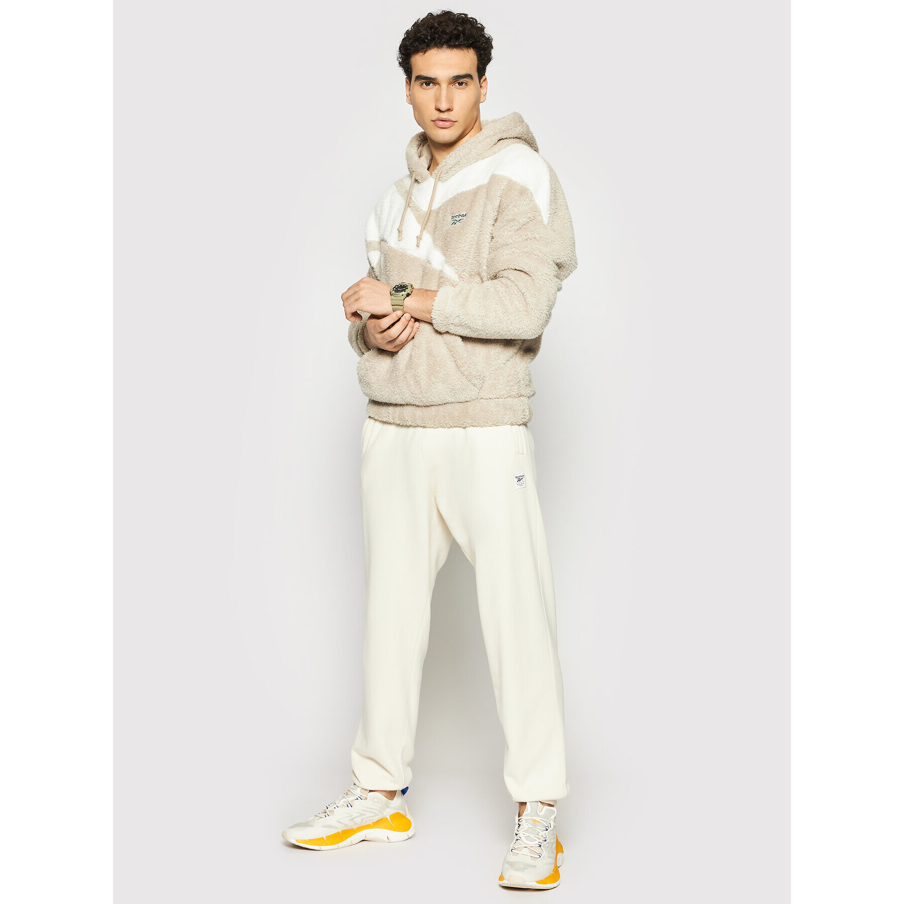 Reebok Pantaloni trening Cl Nd GS9157 Bej Regular Fit - Pled.ro