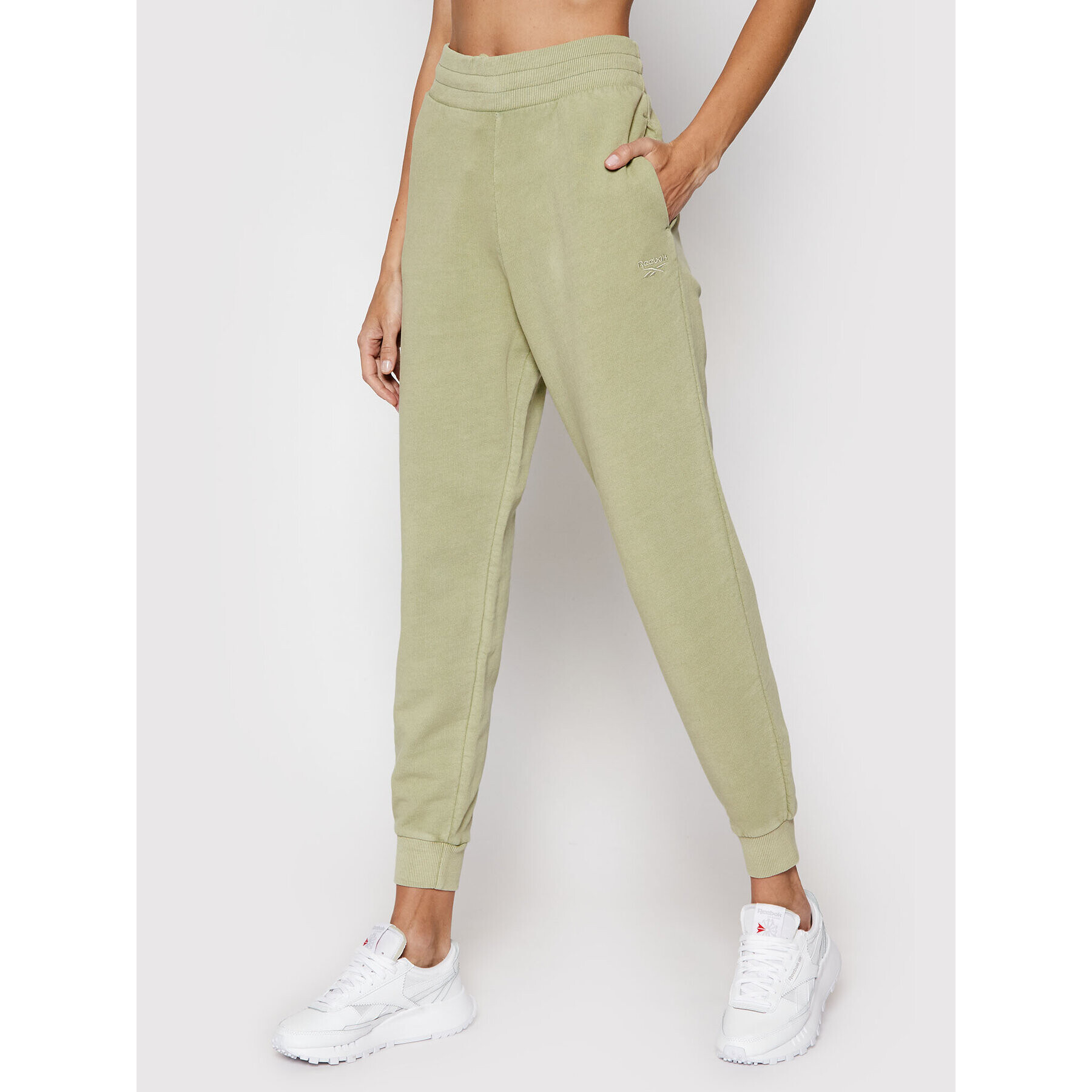 Reebok Pantaloni trening Classics Natural Dye GP1229 Verde Classic Fit - Pled.ro