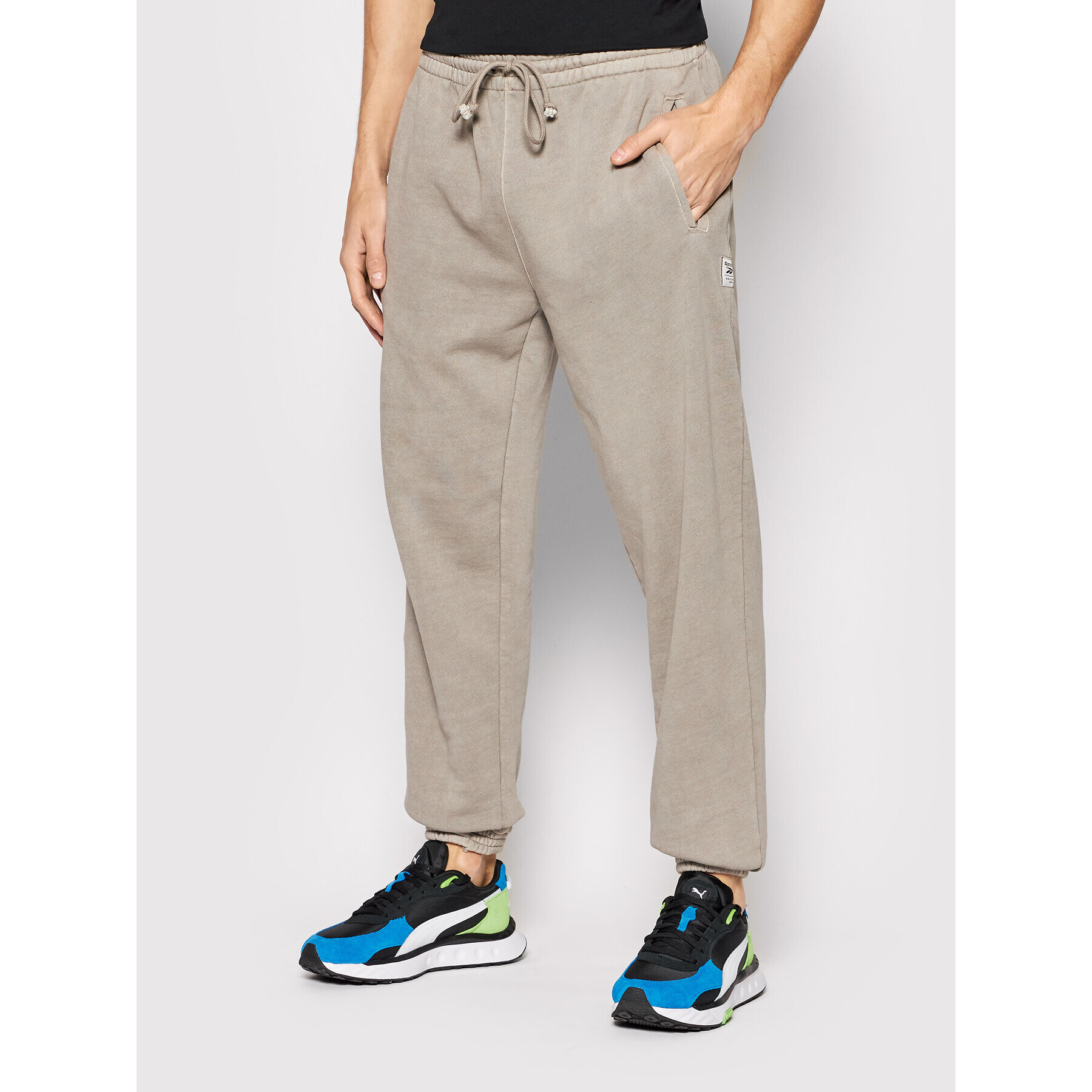 Reebok Pantaloni trening HB5969 Gri Regular Fit - Pled.ro