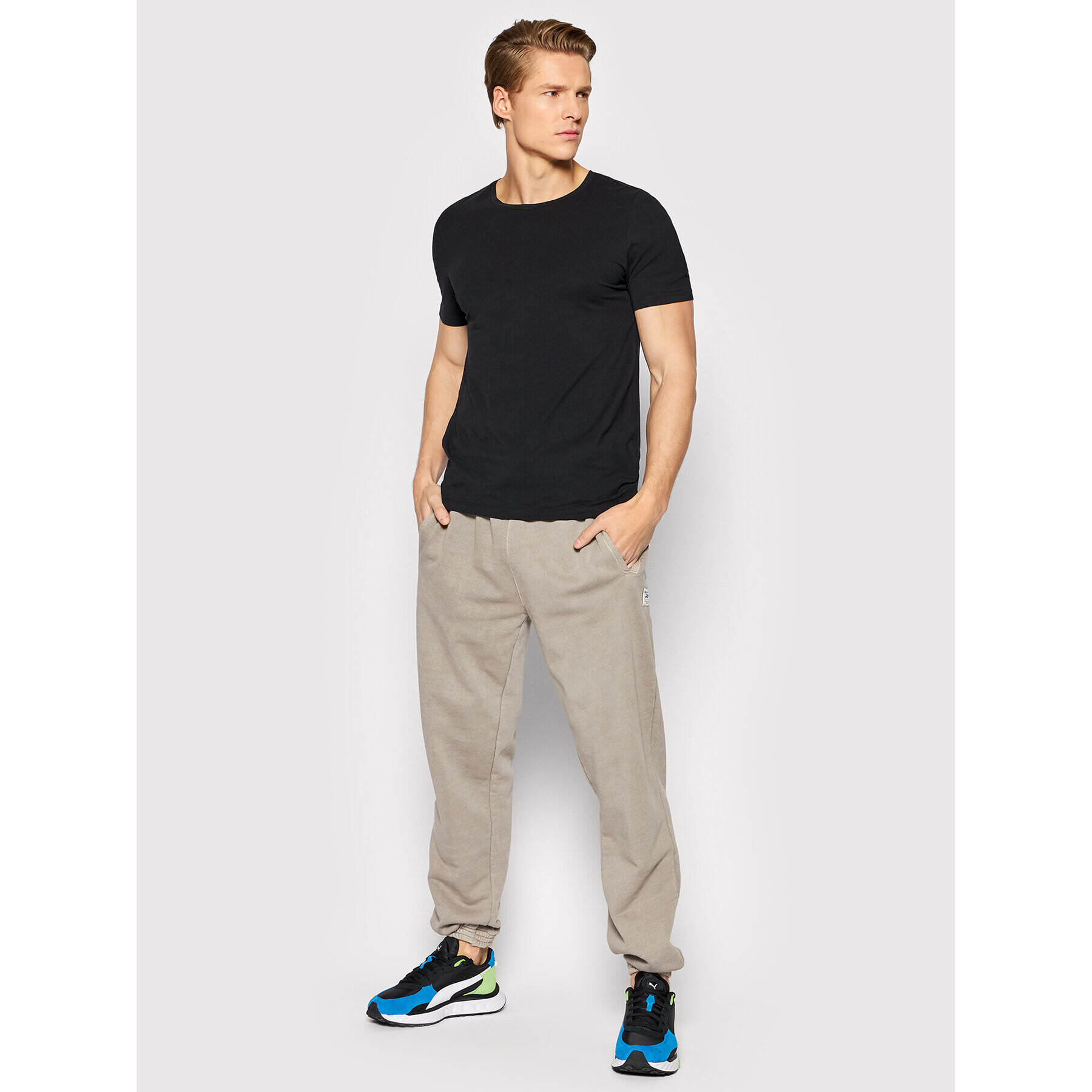 Reebok Pantaloni trening HB5969 Gri Regular Fit - Pled.ro