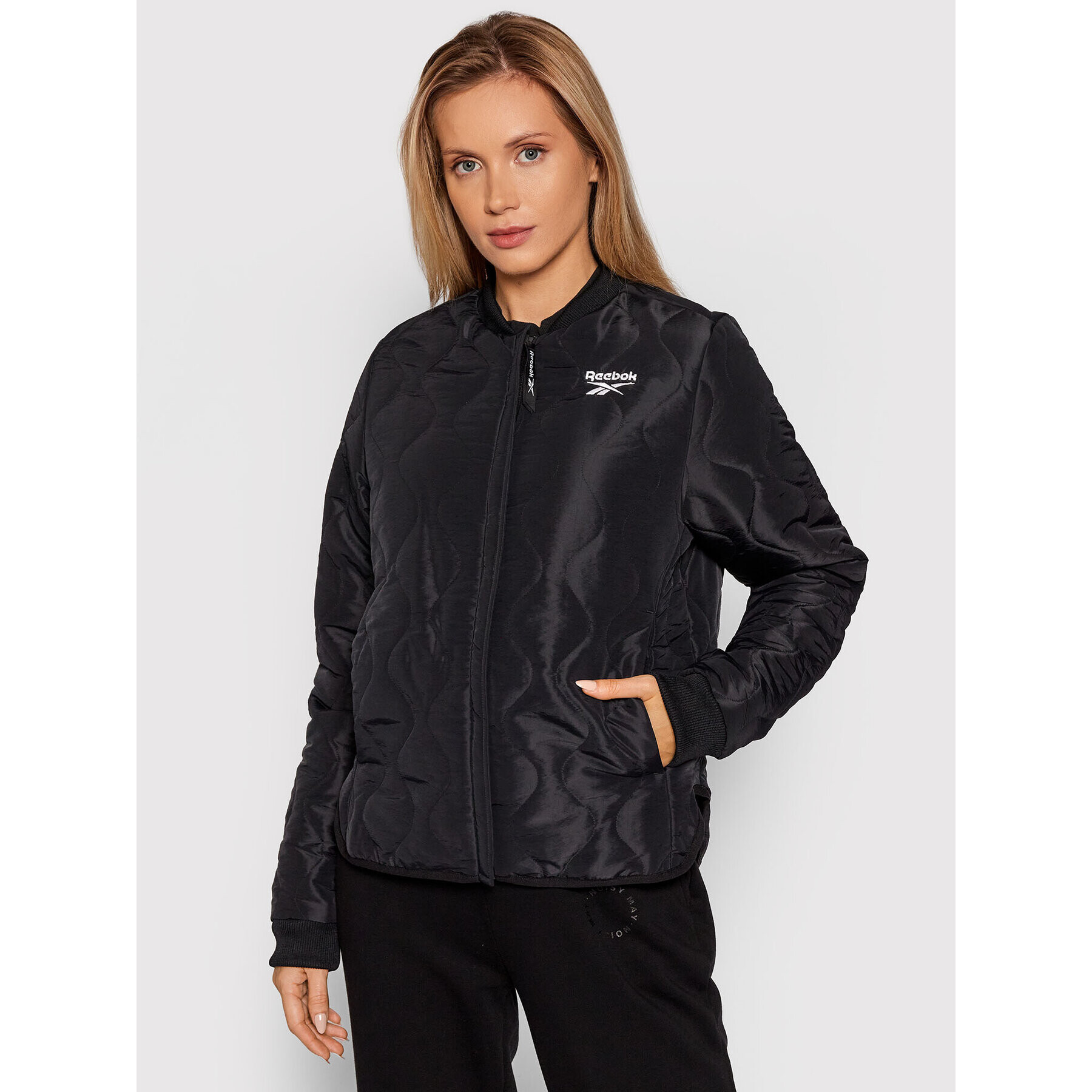 Reebok Geacă din puf Outerwear Core GU5773 Negru Regular Fit - Pled.ro