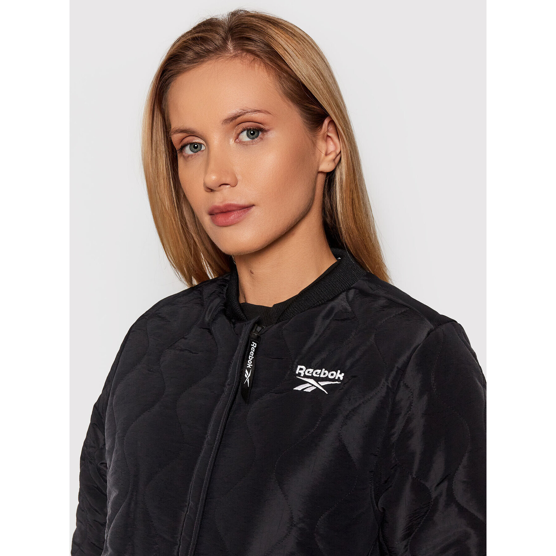 Reebok Geacă din puf Outerwear Core GU5773 Negru Regular Fit - Pled.ro