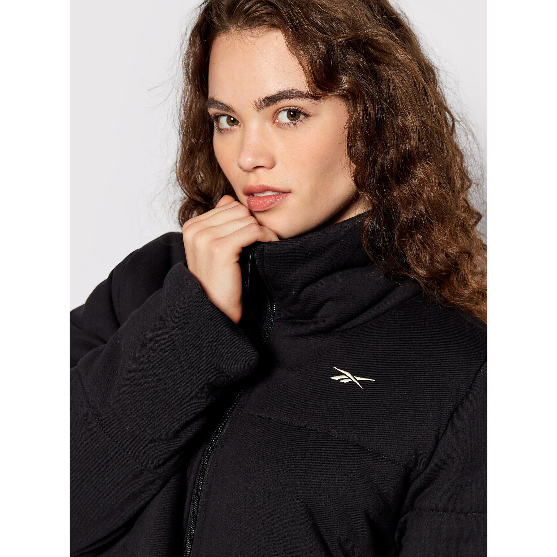 Reebok Geacă din puf Studio HH7248 Negru Regular Fit - Pled.ro