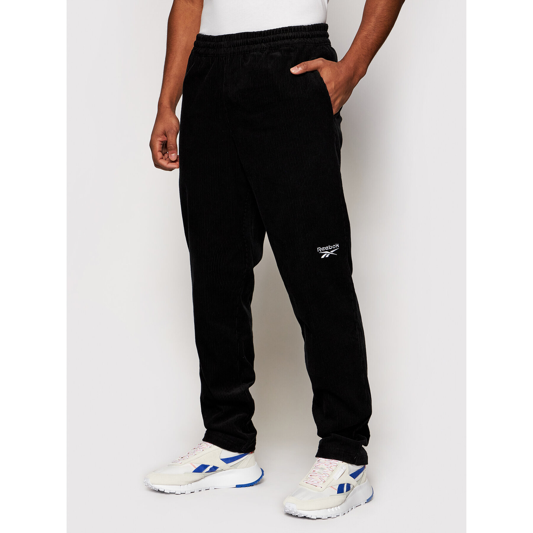 Reebok Pantaloni din material Cl Ts Corduroy GJ5902 Negru Regular Fit - Pled.ro