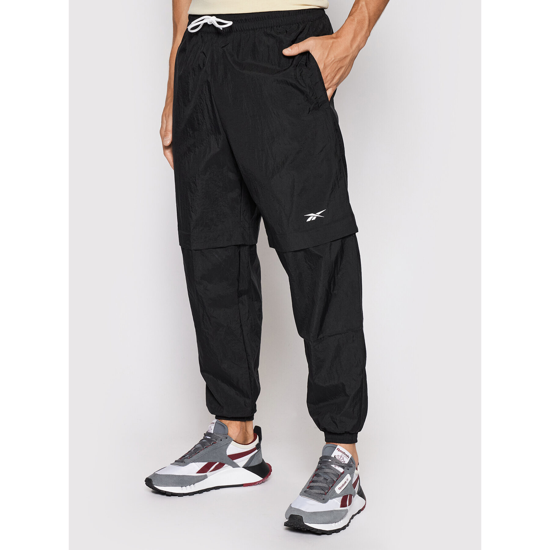 Reebok Pantaloni din material Myt Woven GT5785 Negru Relaxed Fit - Pled.ro