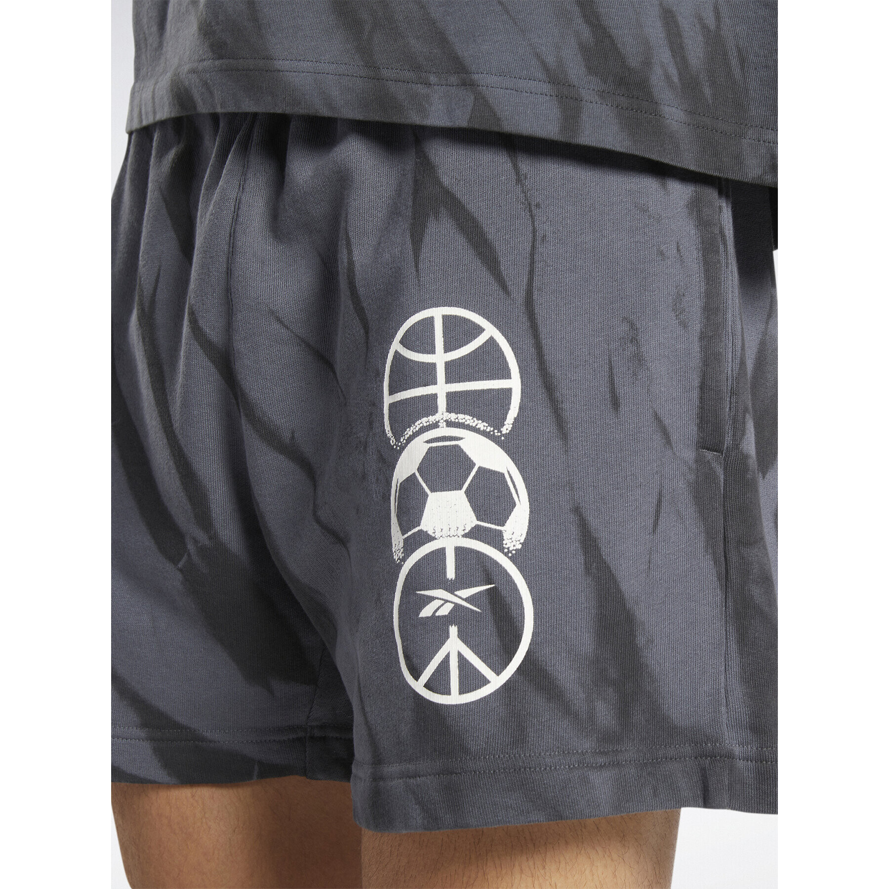 Reebok Pantaloni scurți sport Classics Block Party Shorts HS9179 Gri - Pled.ro