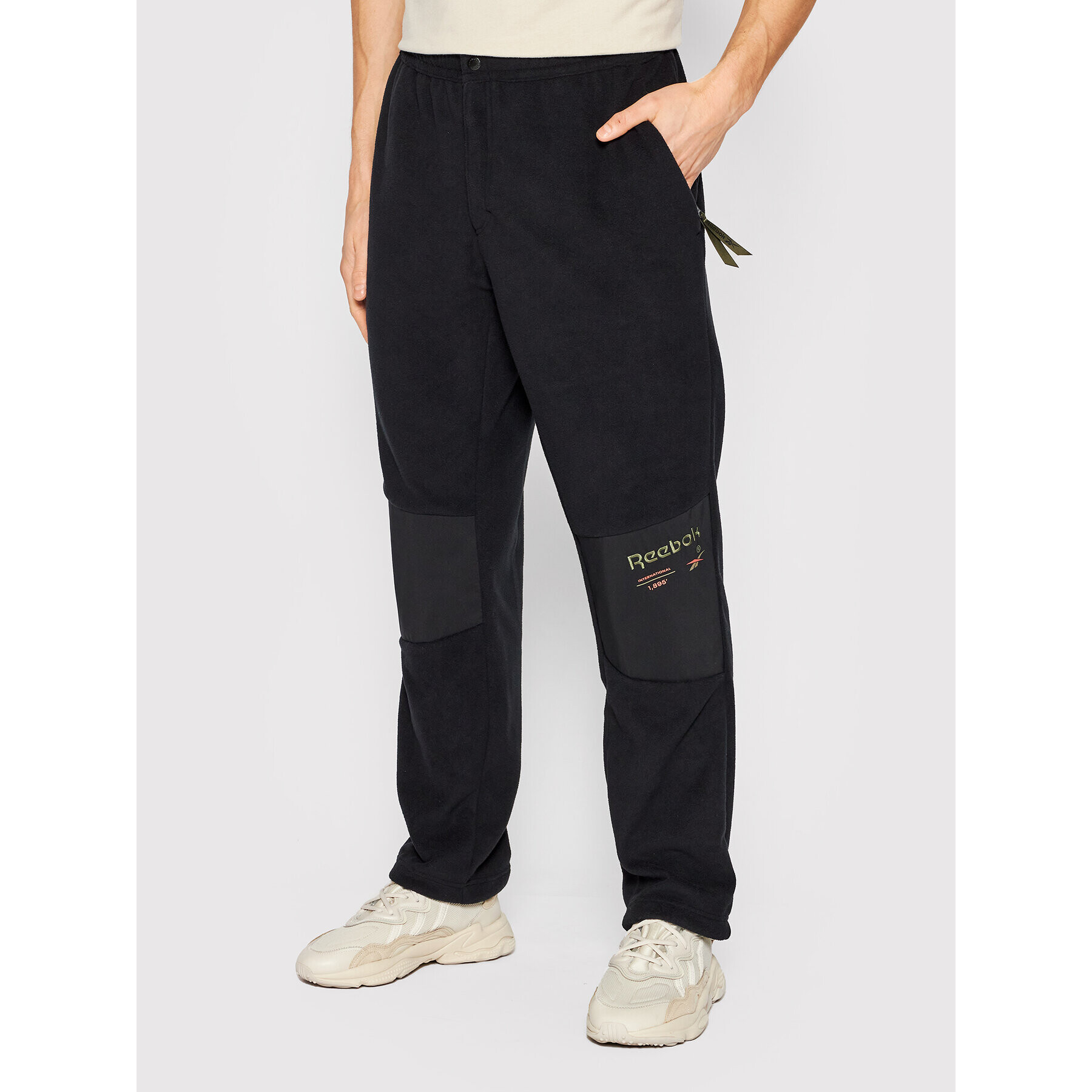 Reebok Pantaloni trening Classics HB5957 Negru Regular Fit - Pled.ro