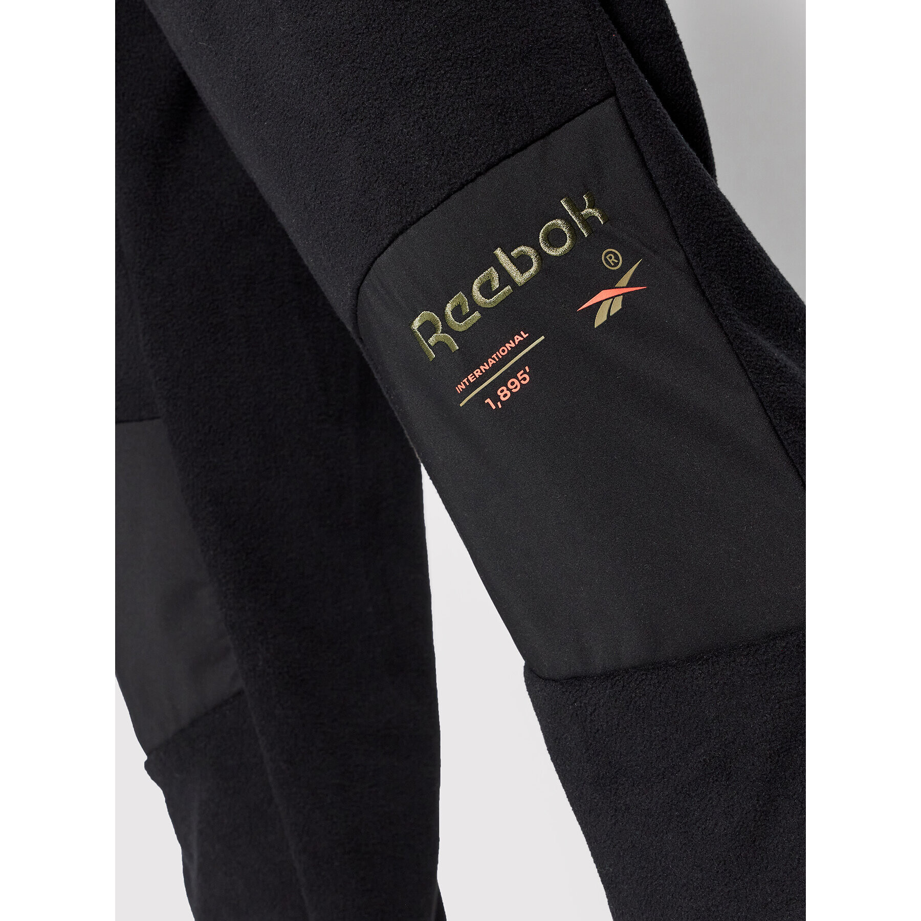 Reebok Pantaloni trening Classics HB5957 Negru Regular Fit - Pled.ro