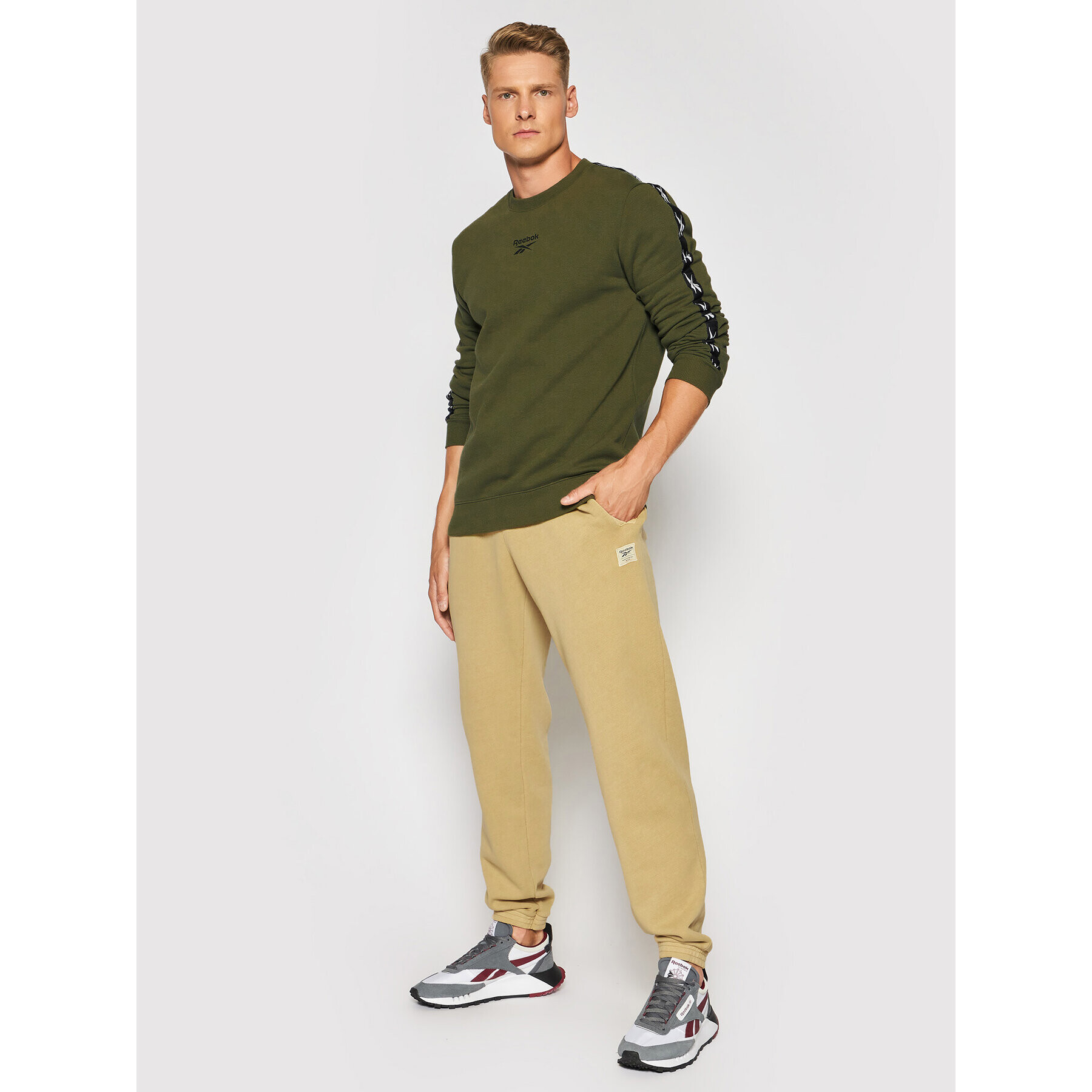 Reebok Classic Reebok Pantaloni trening Classics Natural Dye GV3472 Maro Relaxed Fit - Pled.ro