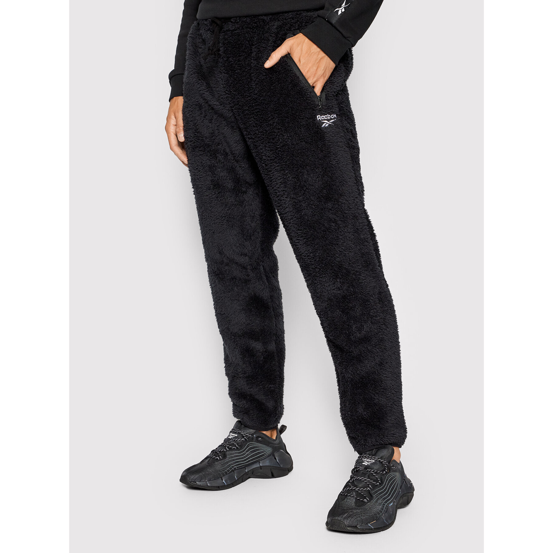 Reebok Pantaloni trening Classics Sherpa GV3478 Negru Loose Fit - Pled.ro