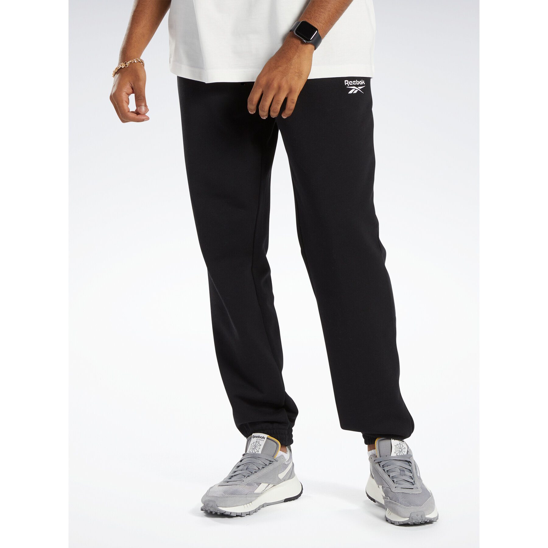 Reebok Pantaloni trening Classics Small Vector Joggers HS5788 Negru - Pled.ro